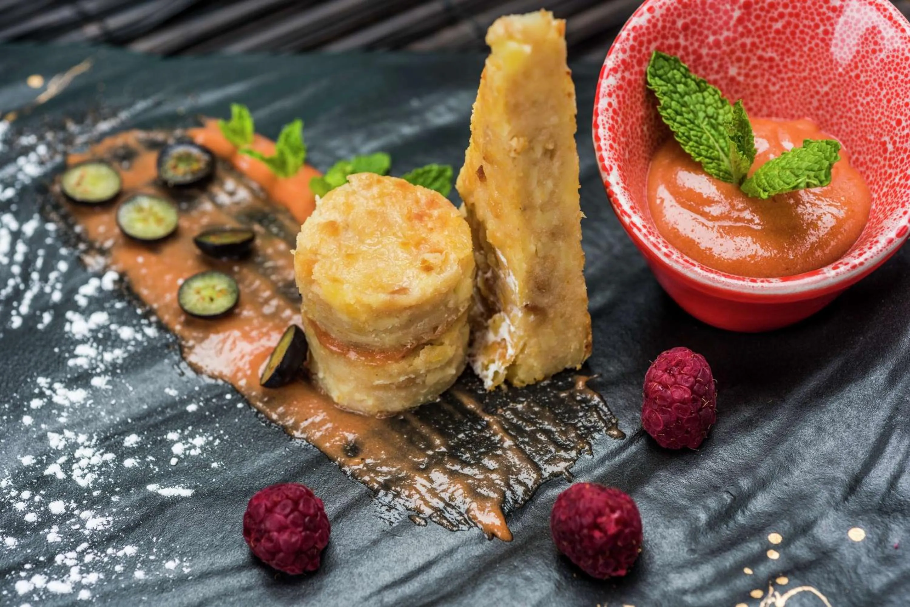 Dining area in Embassy Suites by Hilton Bogotá - Rosales