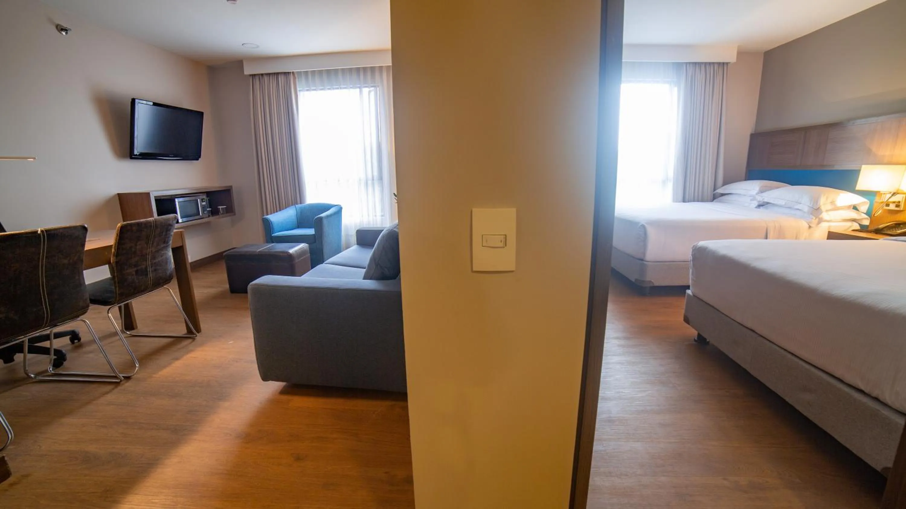 Photo of the whole room, Bed in Embassy Suites by Hilton Bogotá - Rosales