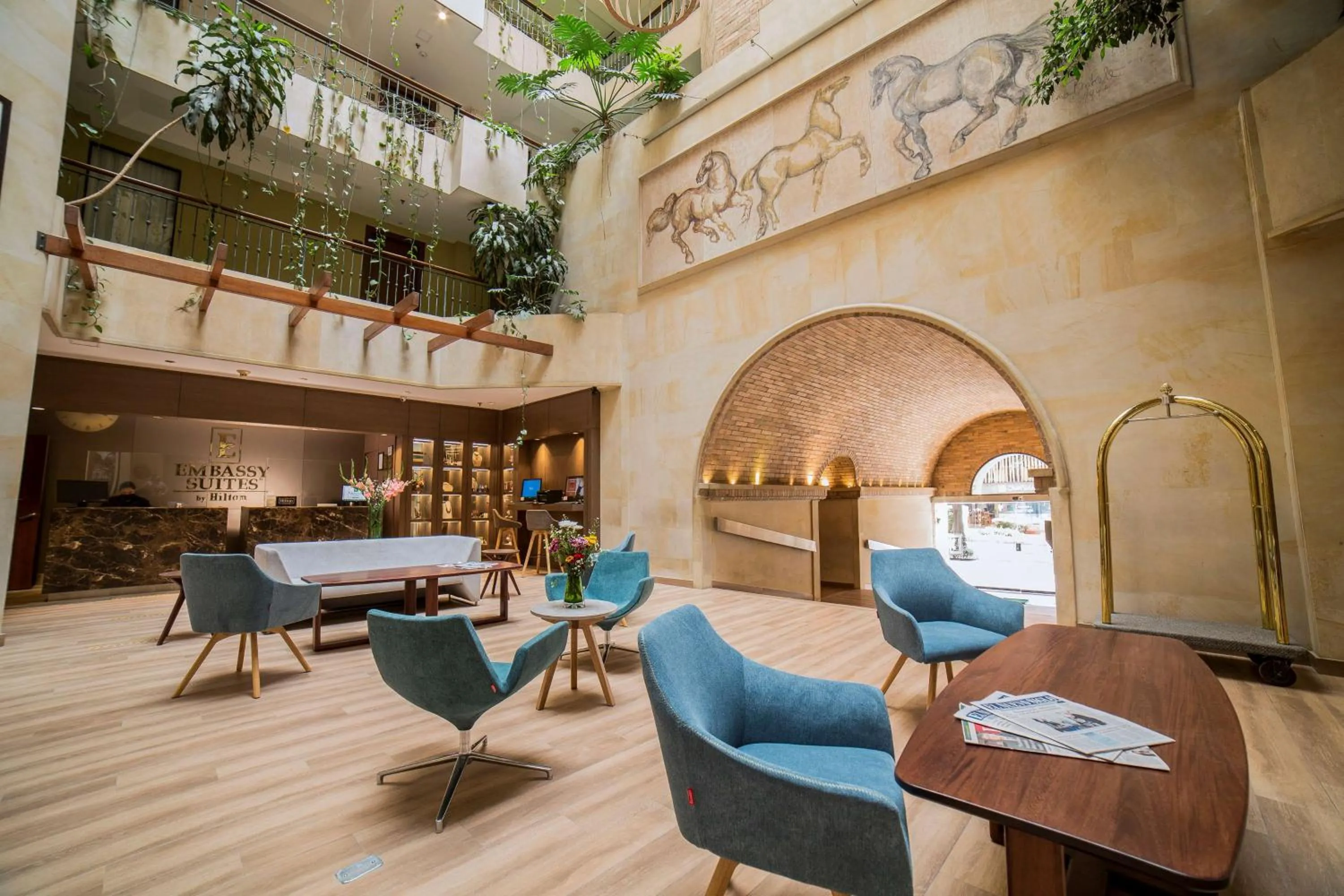 Lobby or reception in Embassy Suites by Hilton Bogotá - Rosales