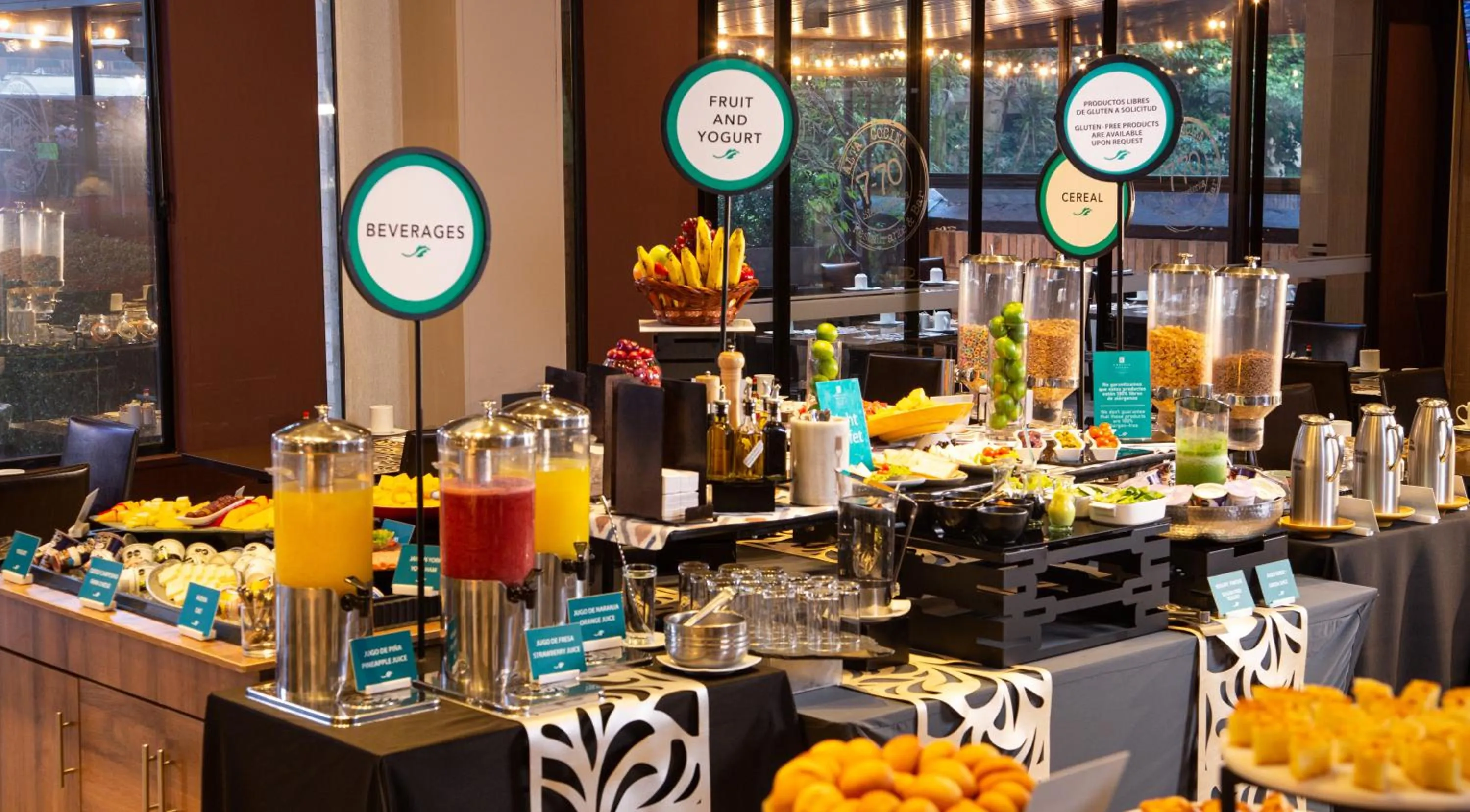 Buffet breakfast in Embassy Suites by Hilton Bogotá - Rosales
