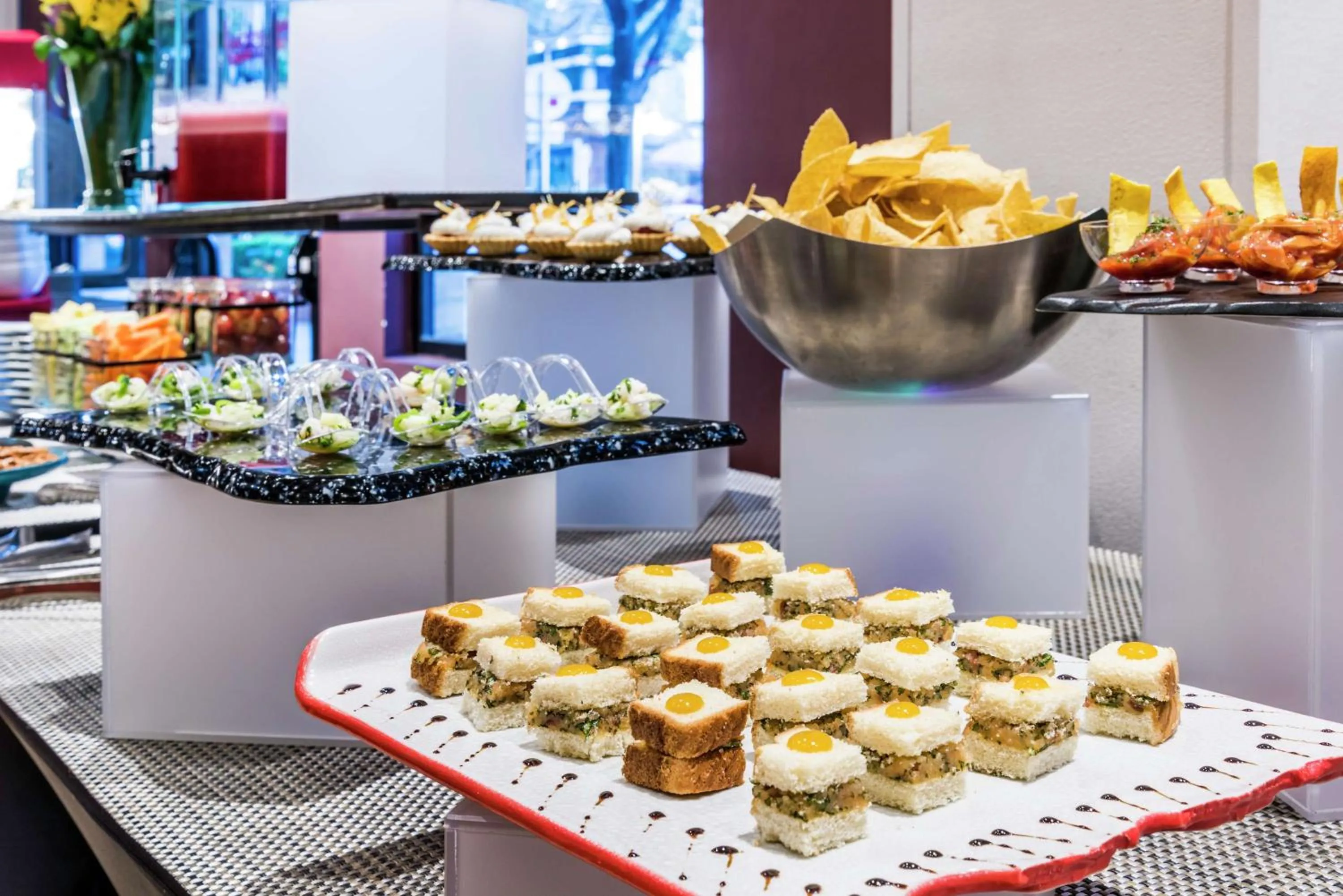 Restaurant/places to eat in Embassy Suites by Hilton Bogotá - Rosales