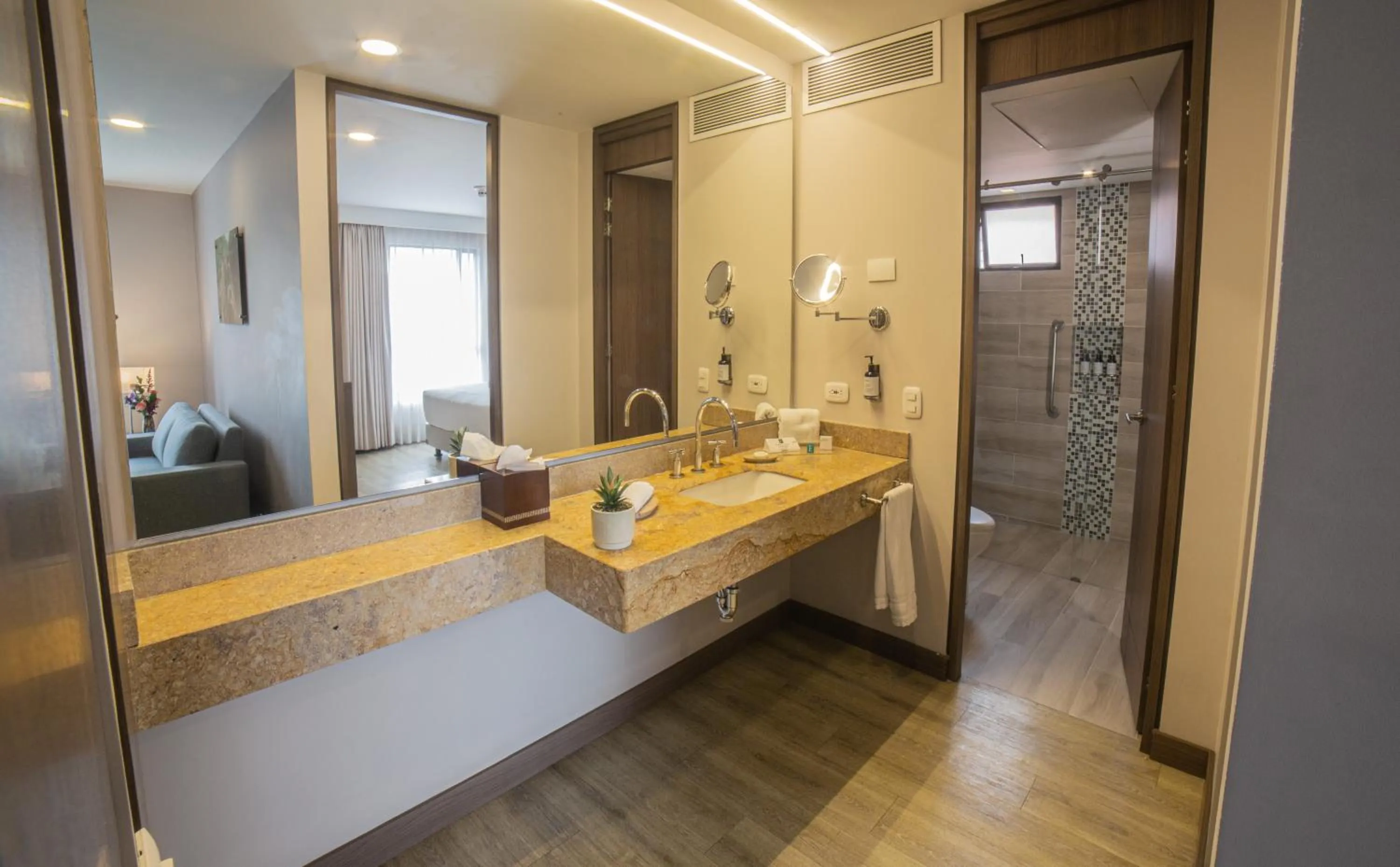 Bathroom in Embassy Suites by Hilton Bogotá - Rosales