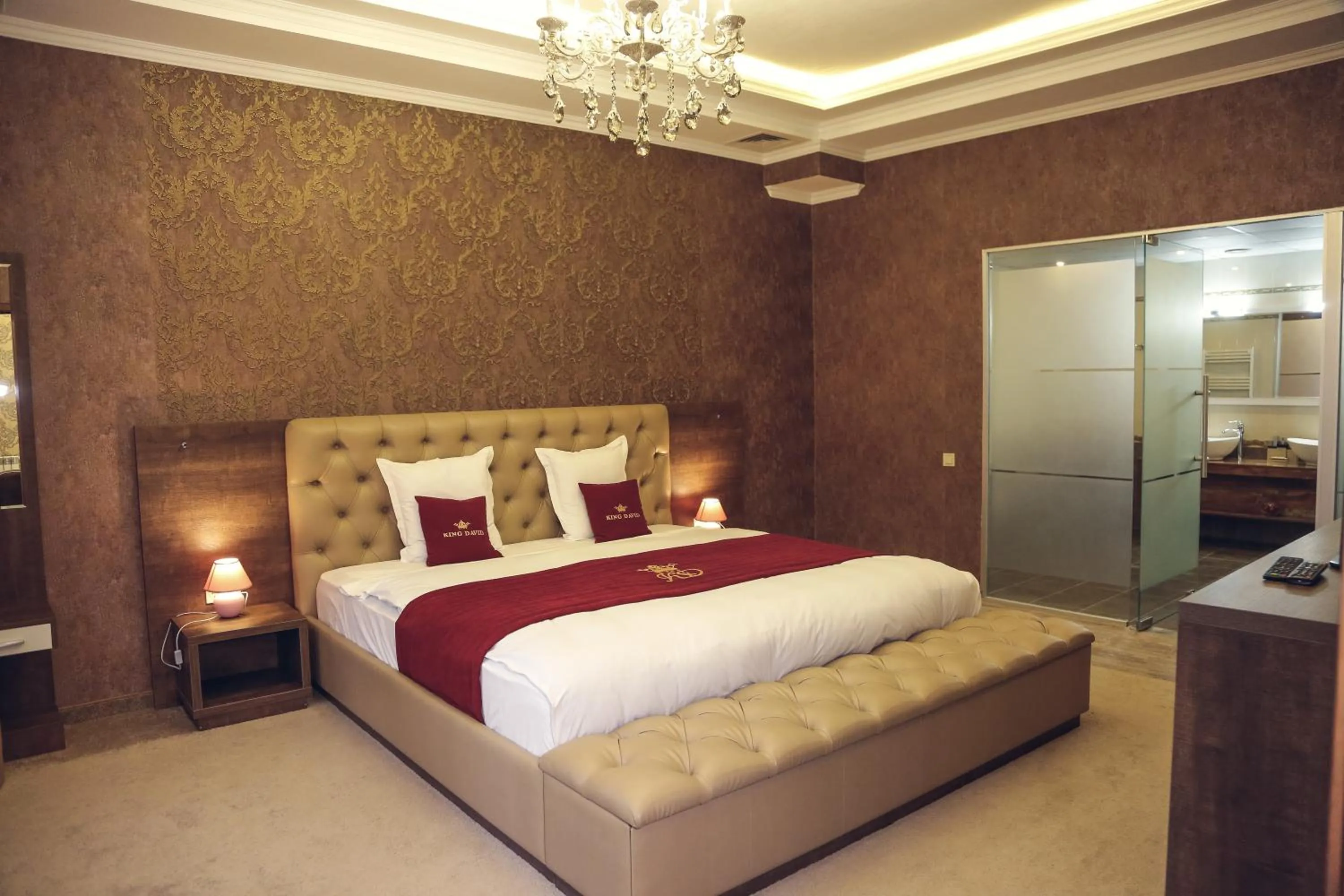 Bathroom, Bed in Hotel King David The Builder