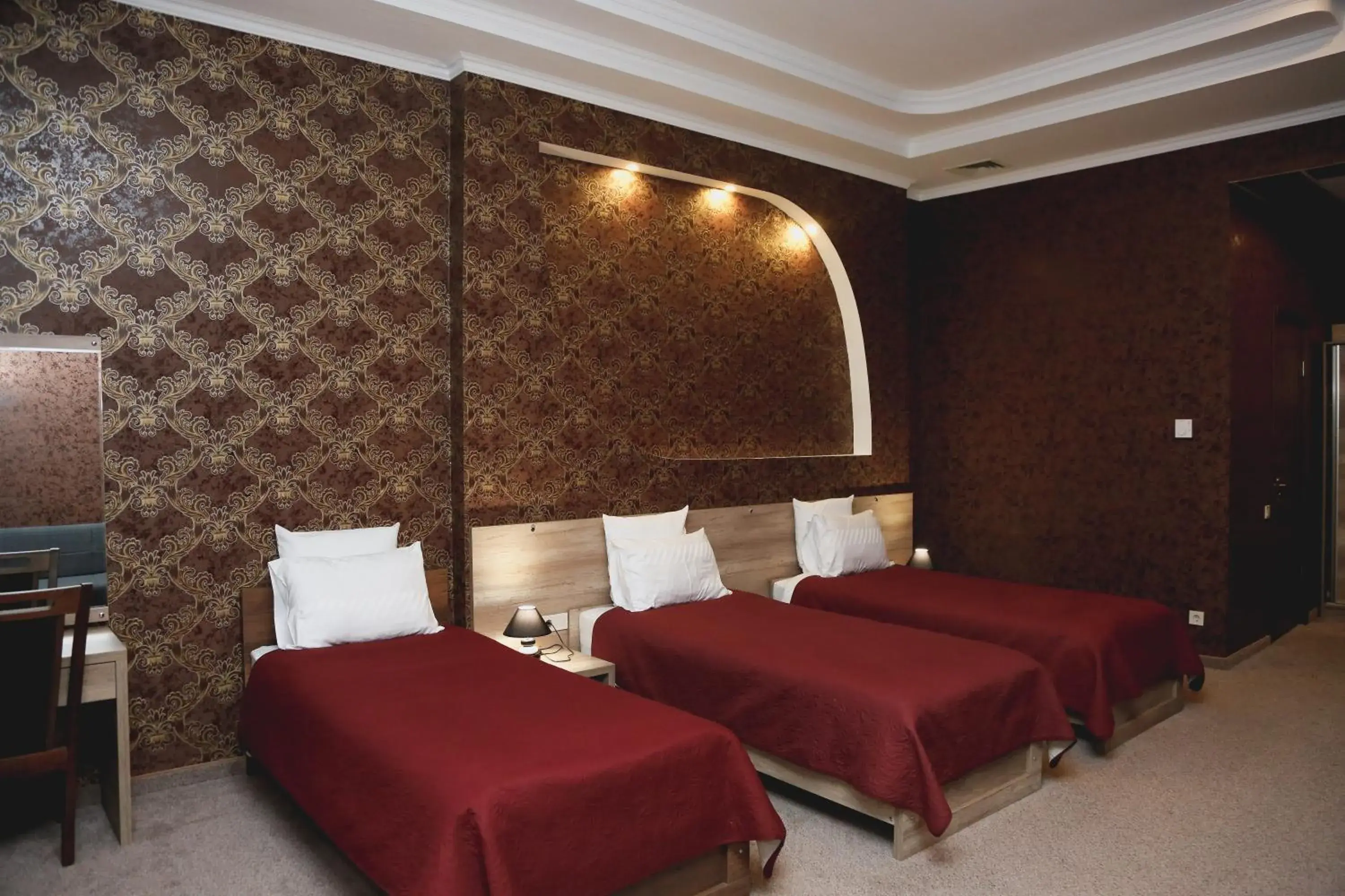 Classic Triple Room in Hotel King David The Builder Classic Triple Room in Hotel King David The Builder