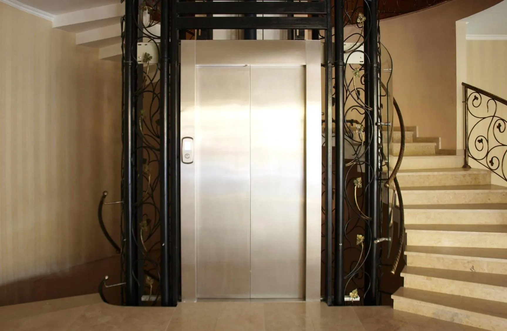 Lobby or reception in Hotel King David The Builder