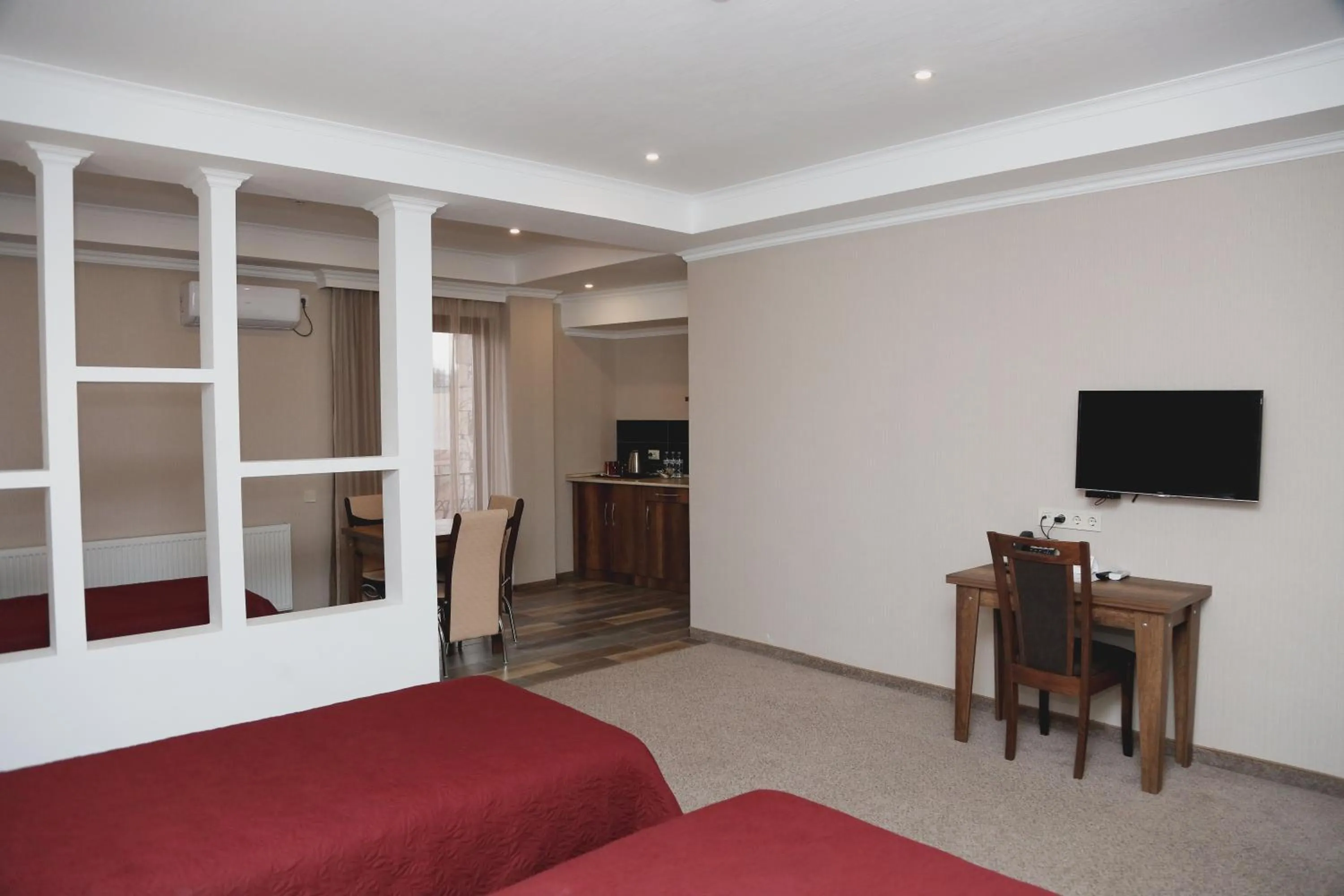 Living room, Bed in Hotel King David The Builder