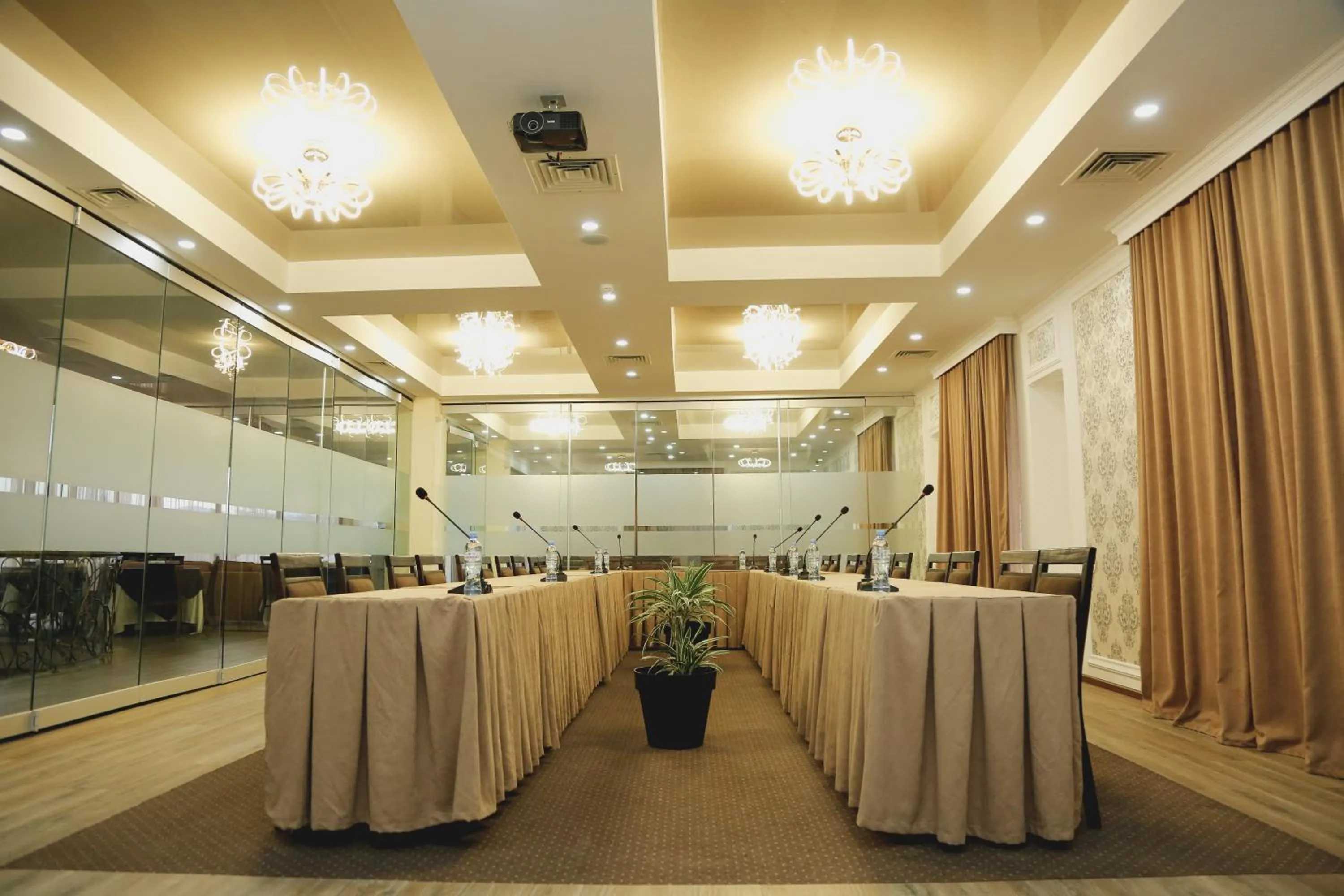 Banquet/Function facilities in Hotel King David The Builder
