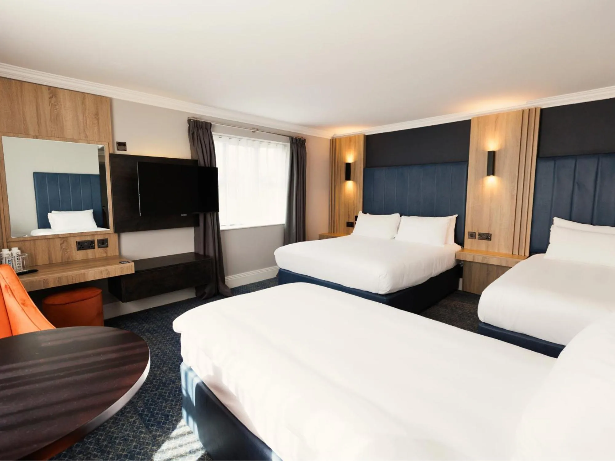 Bedroom, Bed in Springfield Hotel