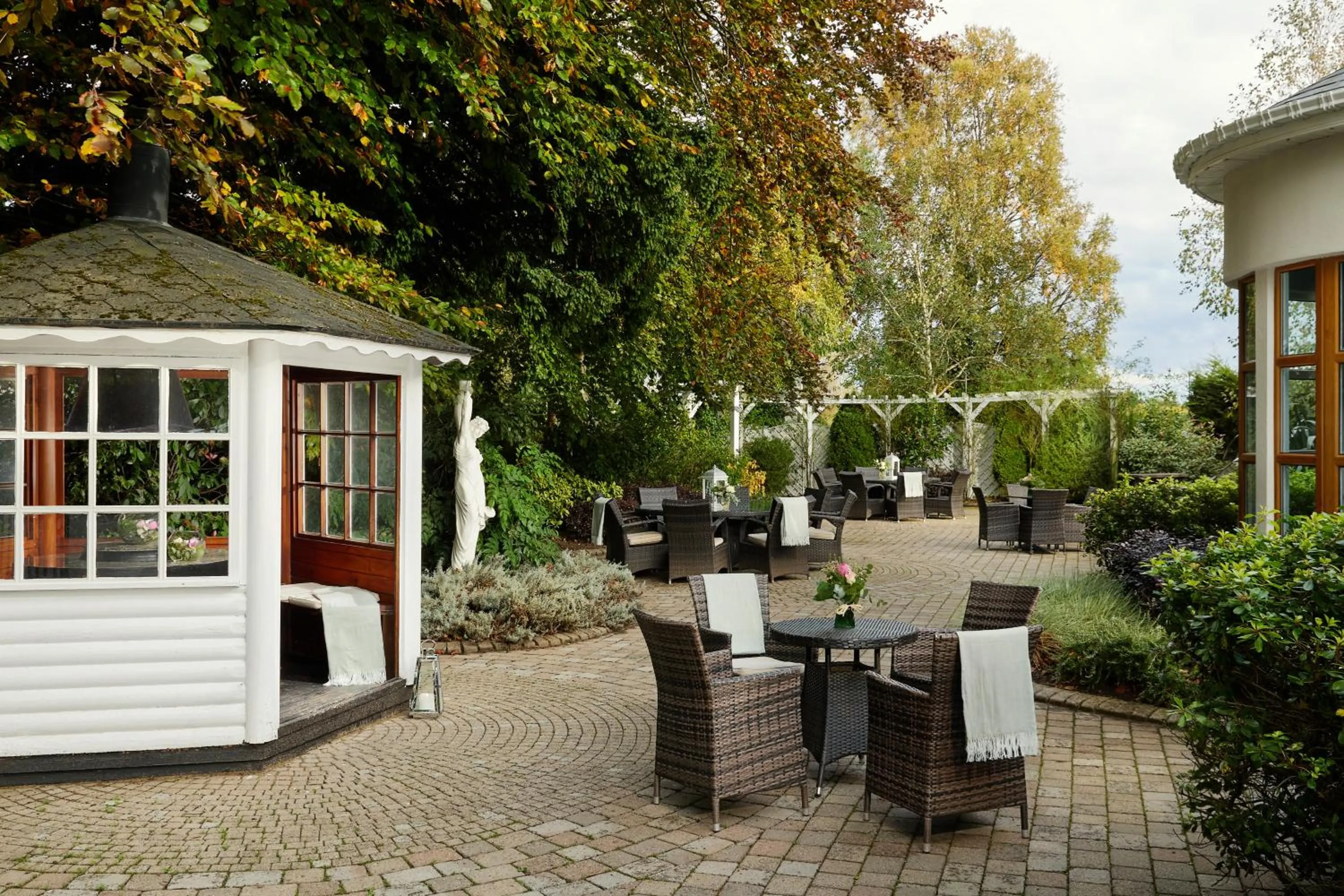 Patio in Springfield Hotel