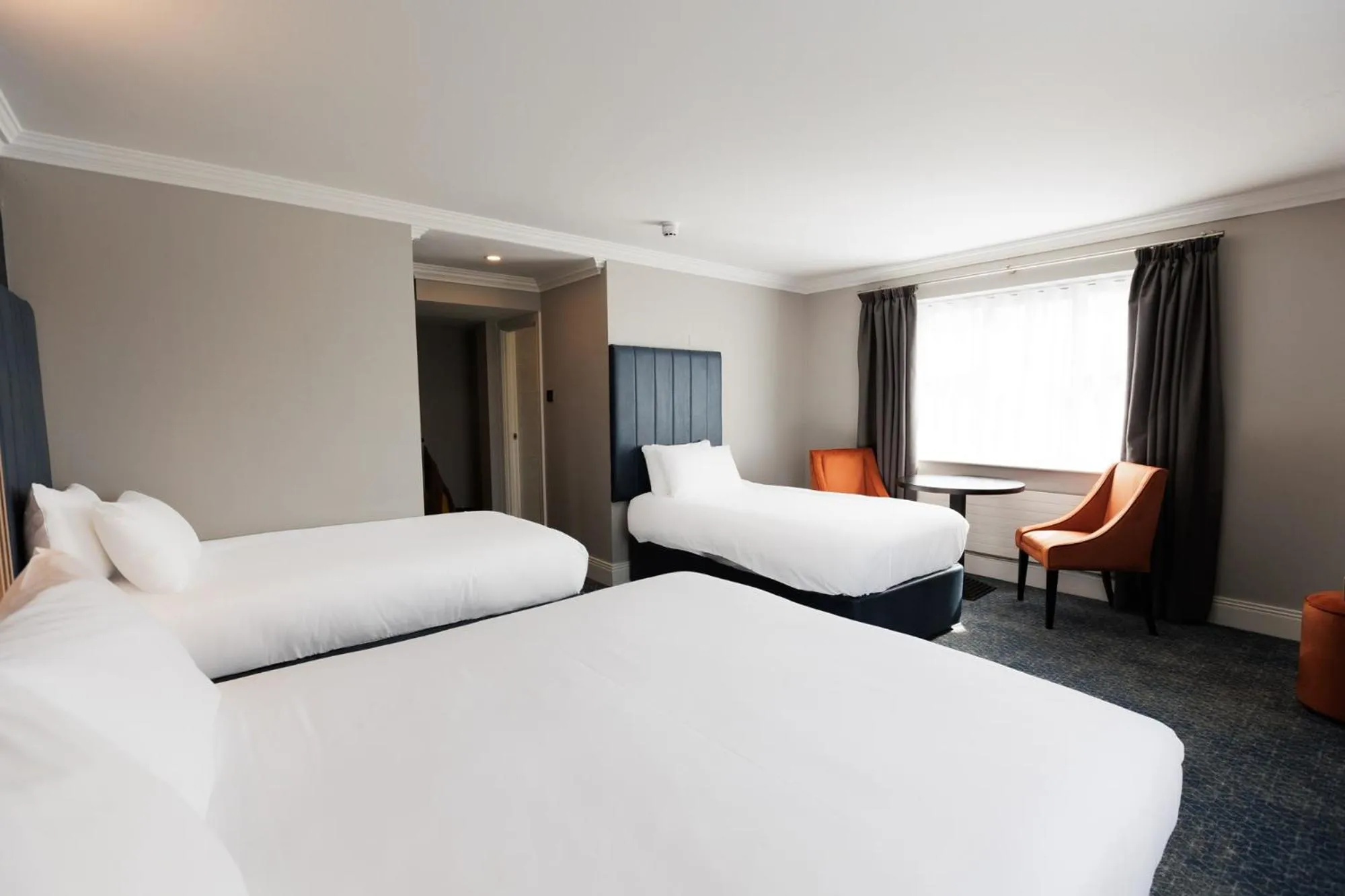 Bedroom, Bed in Springfield Hotel