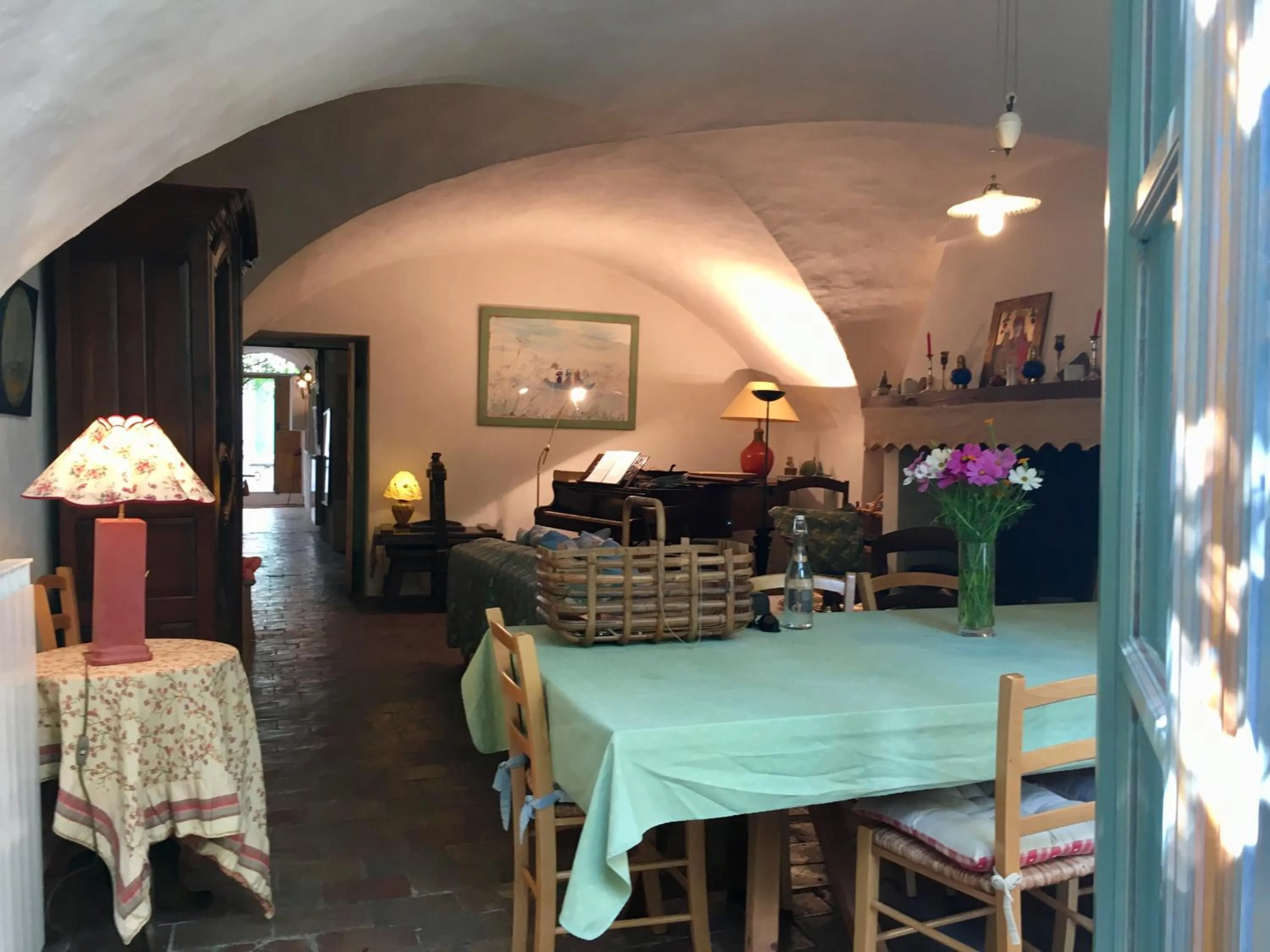 Communal lounge/ TV room in Les Asphodèles Amélie