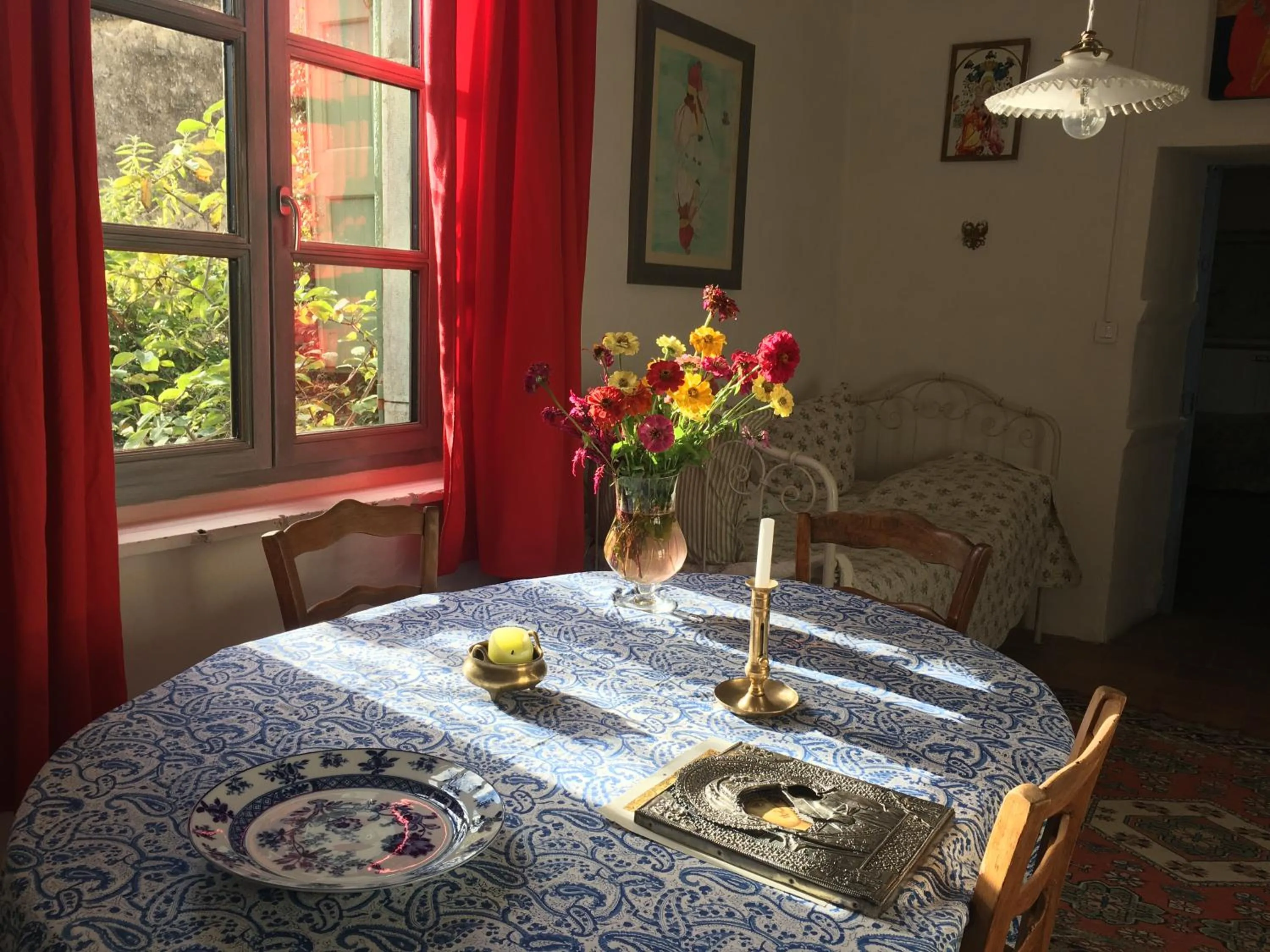 Photo of the whole room in Les Asphodèles Amélie