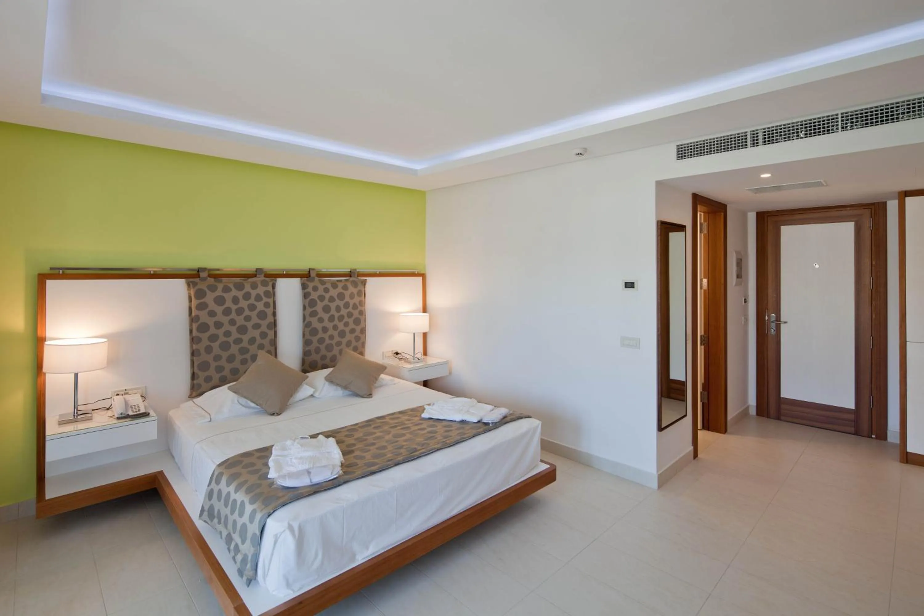 Photo of the whole room, Bed in Alimounda Mare Hotel