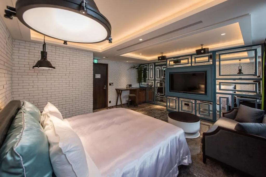 TV and multimedia, Bed in Green Palm Motel