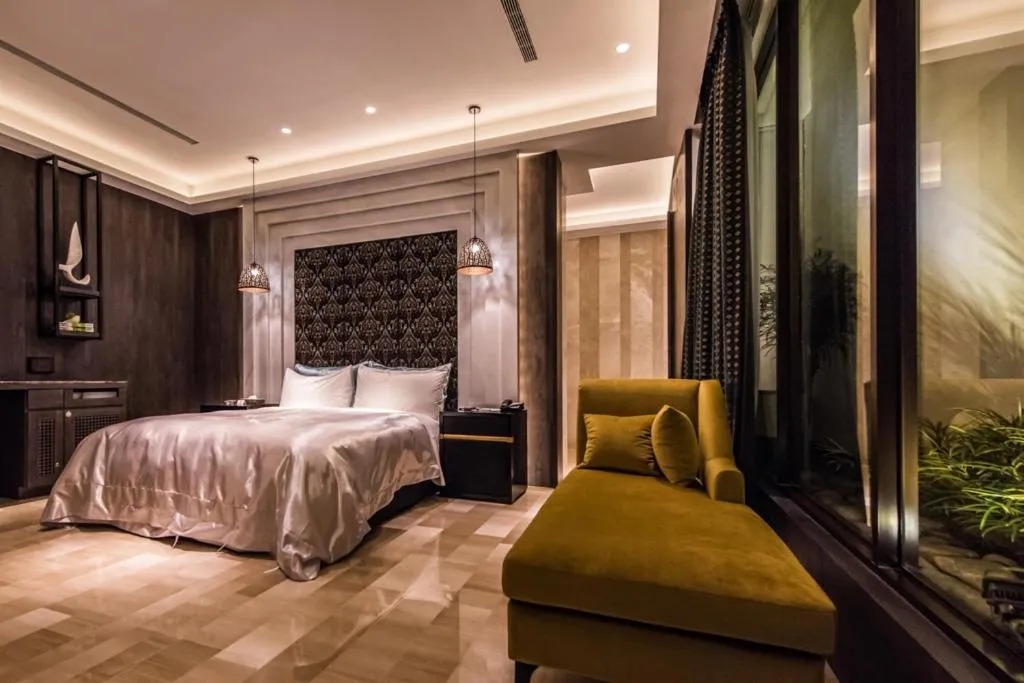 Bed in Green Palm Motel