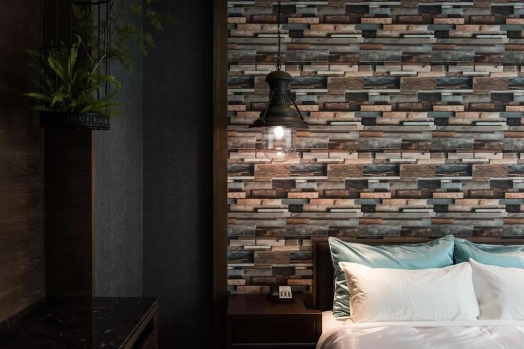 Bed in Green Palm Motel