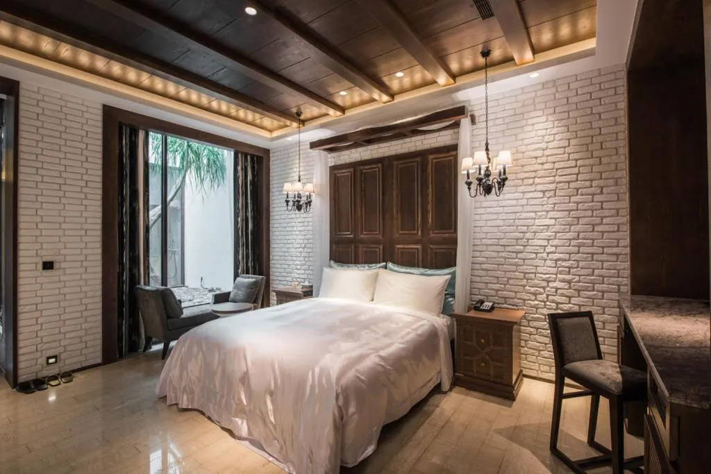 Photo of the whole room, Bed in Green Palm Motel