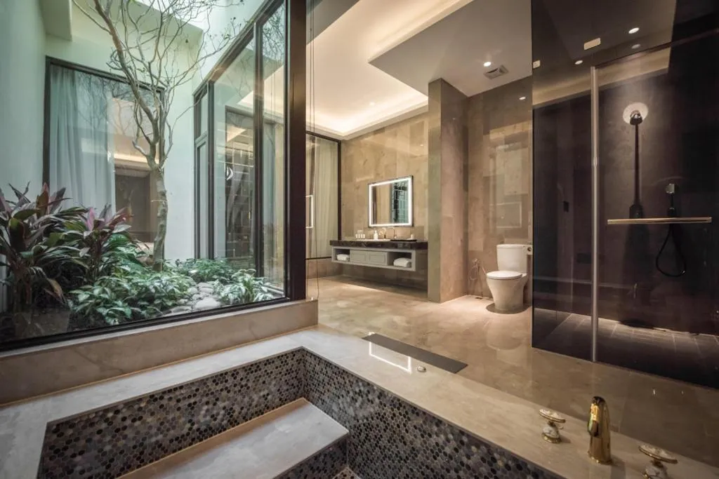 Bathroom in Green Palm Motel