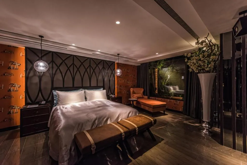 Bed in Green Palm Motel