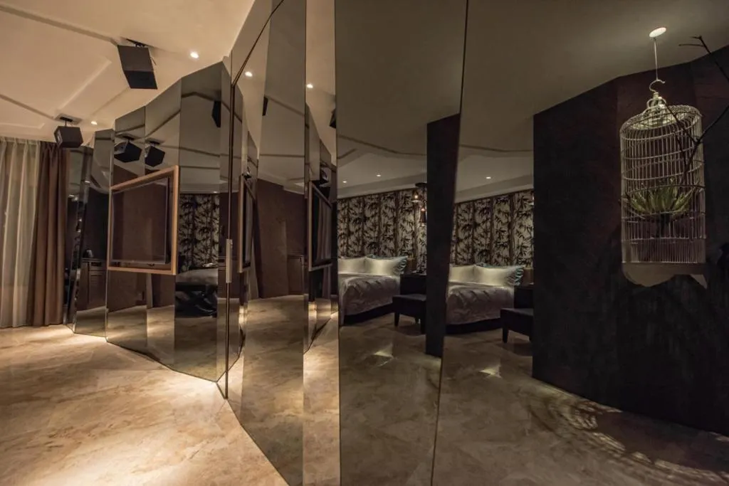 Photo of the whole room, Bed in Green Palm Motel