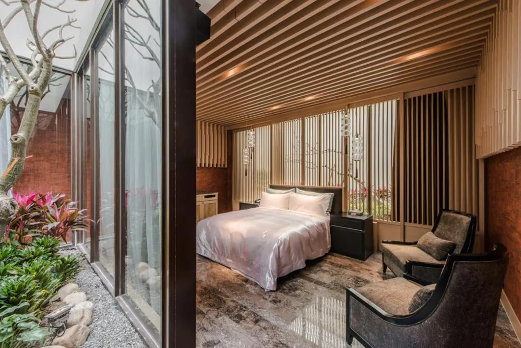 Photo of the whole room, Bed in Green Palm Motel