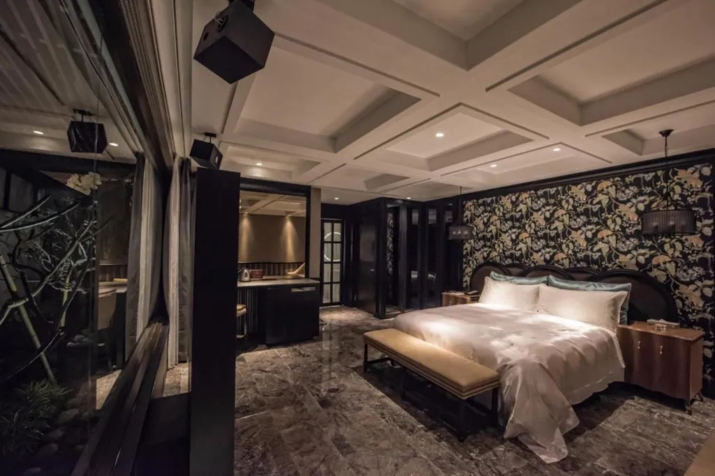 Photo of the whole room, Bed in Green Palm Motel