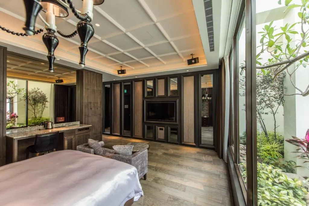 Photo of the whole room in Green Palm Motel