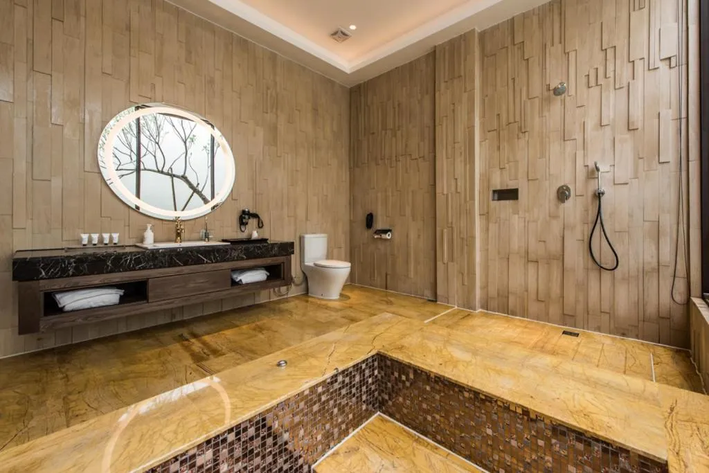 Toilet in Green Palm Motel