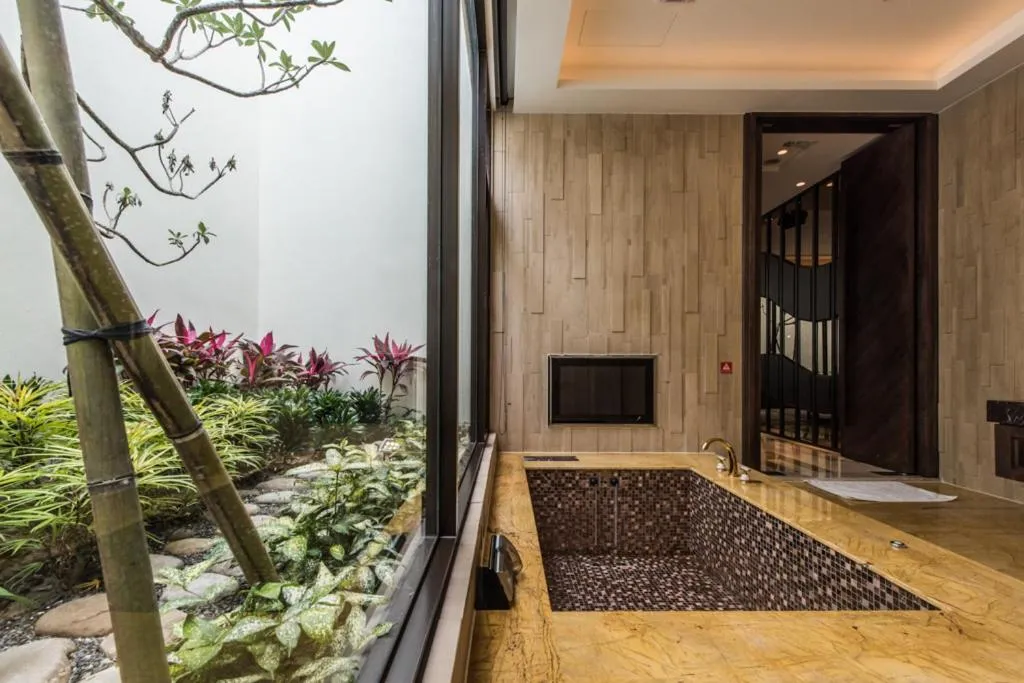 Garden view in Green Palm Motel