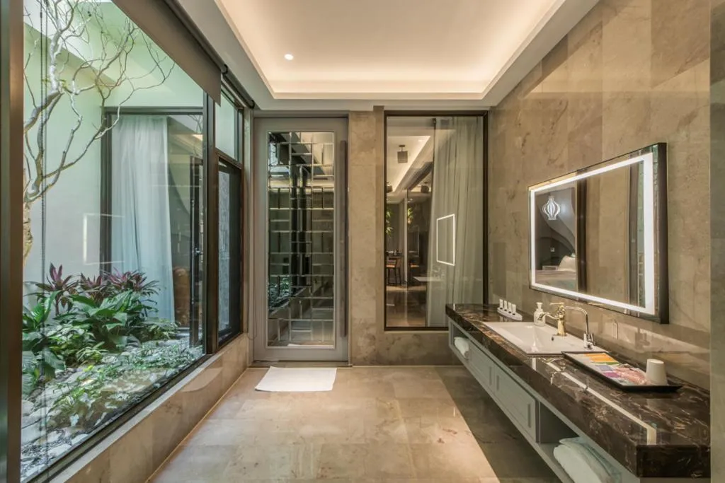 Bathroom in Green Palm Motel