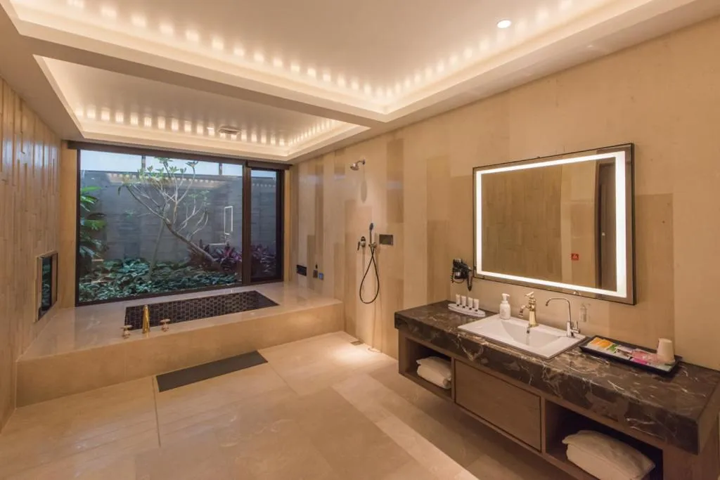 Bathroom in Green Palm Motel