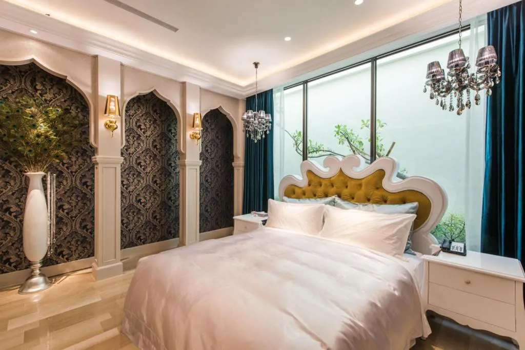 Photo of the whole room, Bed in Green Palm Motel