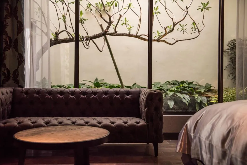 Seating area, Bed in Green Palm Motel