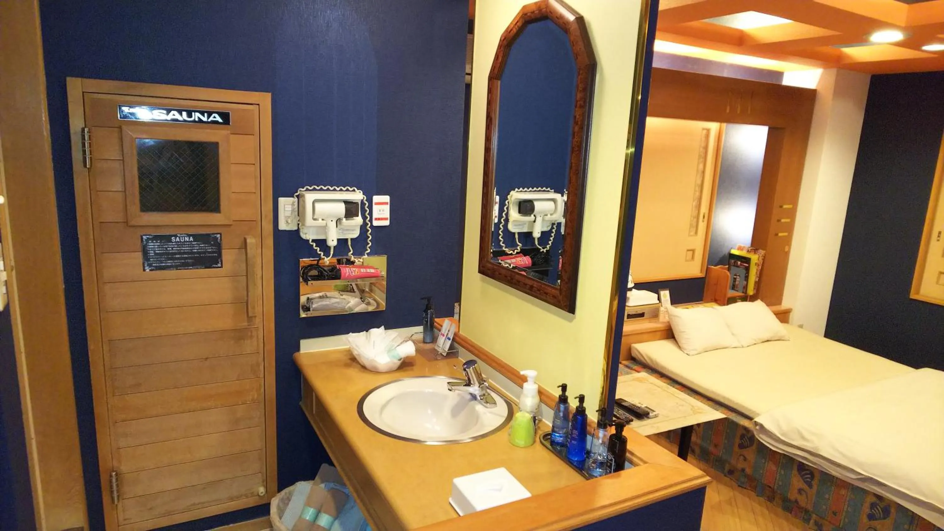 Photo of the whole room, Bed in Hotel Essor (Adult Only)