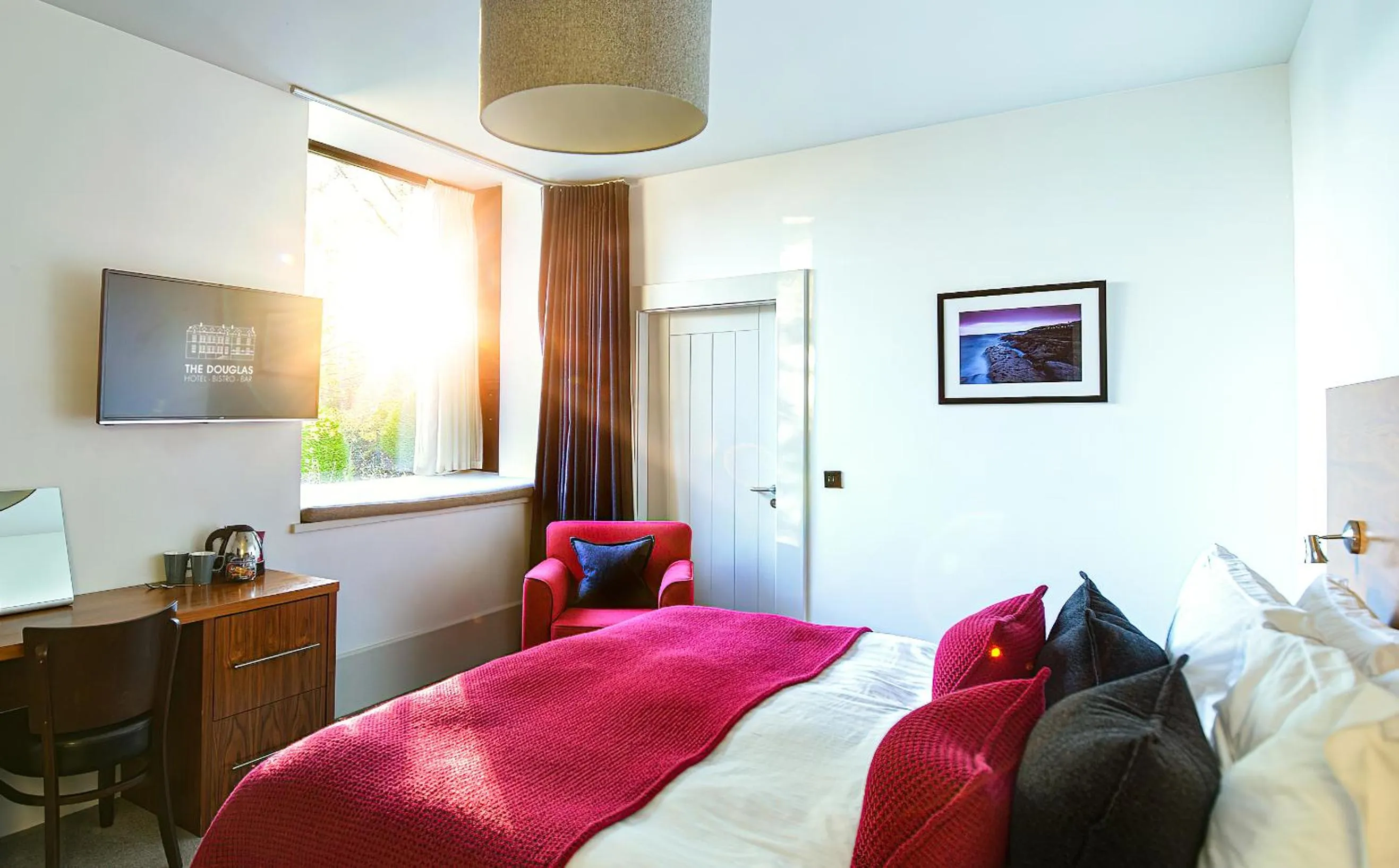 Bedroom, Bed in The Douglas Hotel