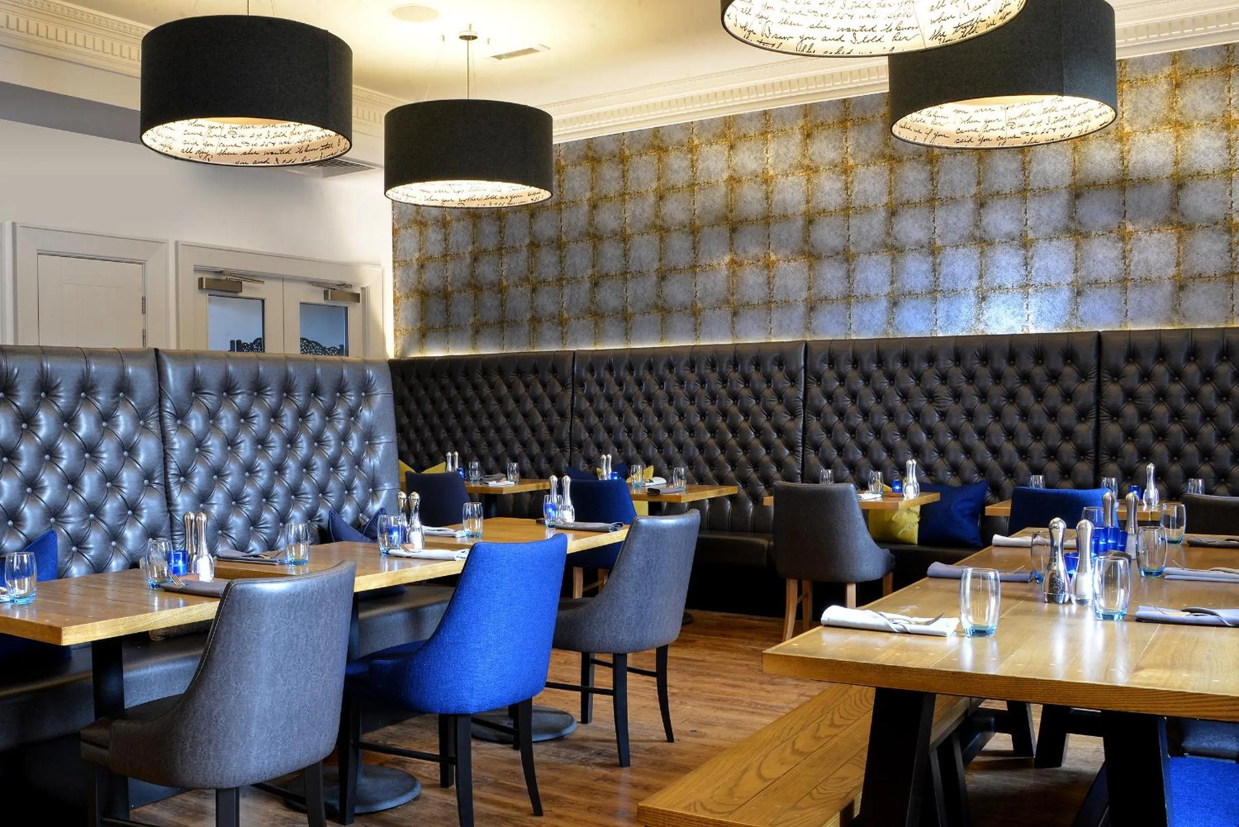 Restaurant/places to eat in The Douglas Hotel