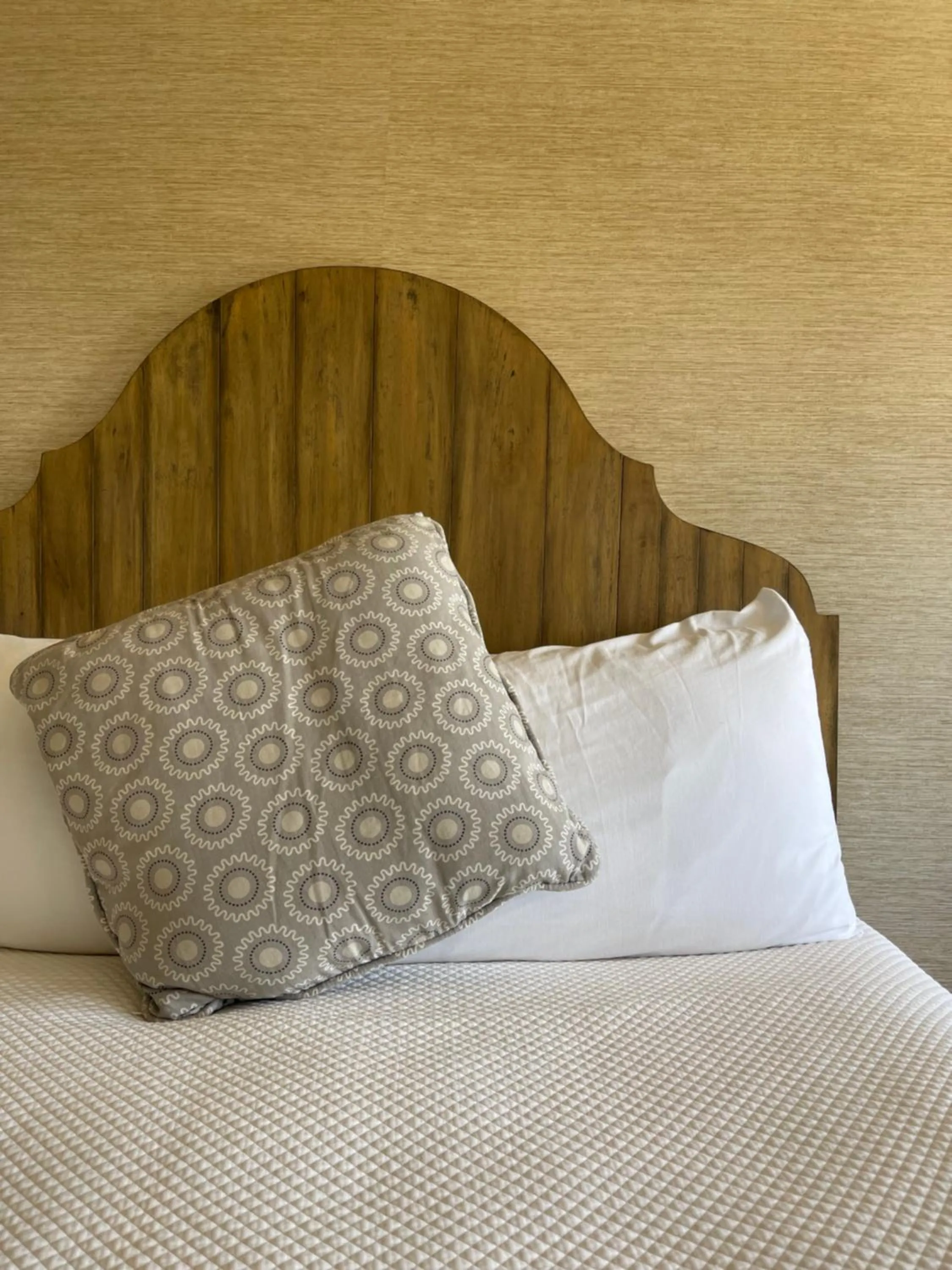 Bed in Fogcatcher Inn