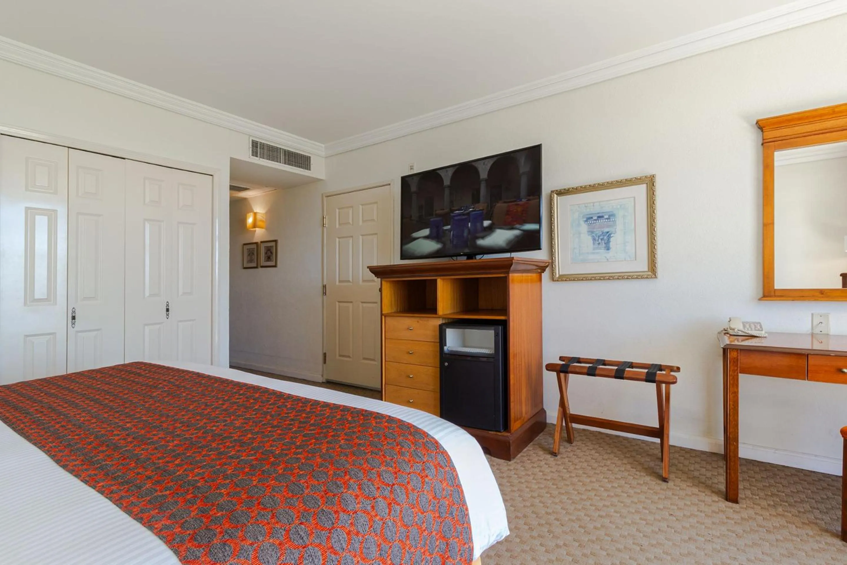 Photo of the whole room, Bed in Camino Real Puebla Angelopolis