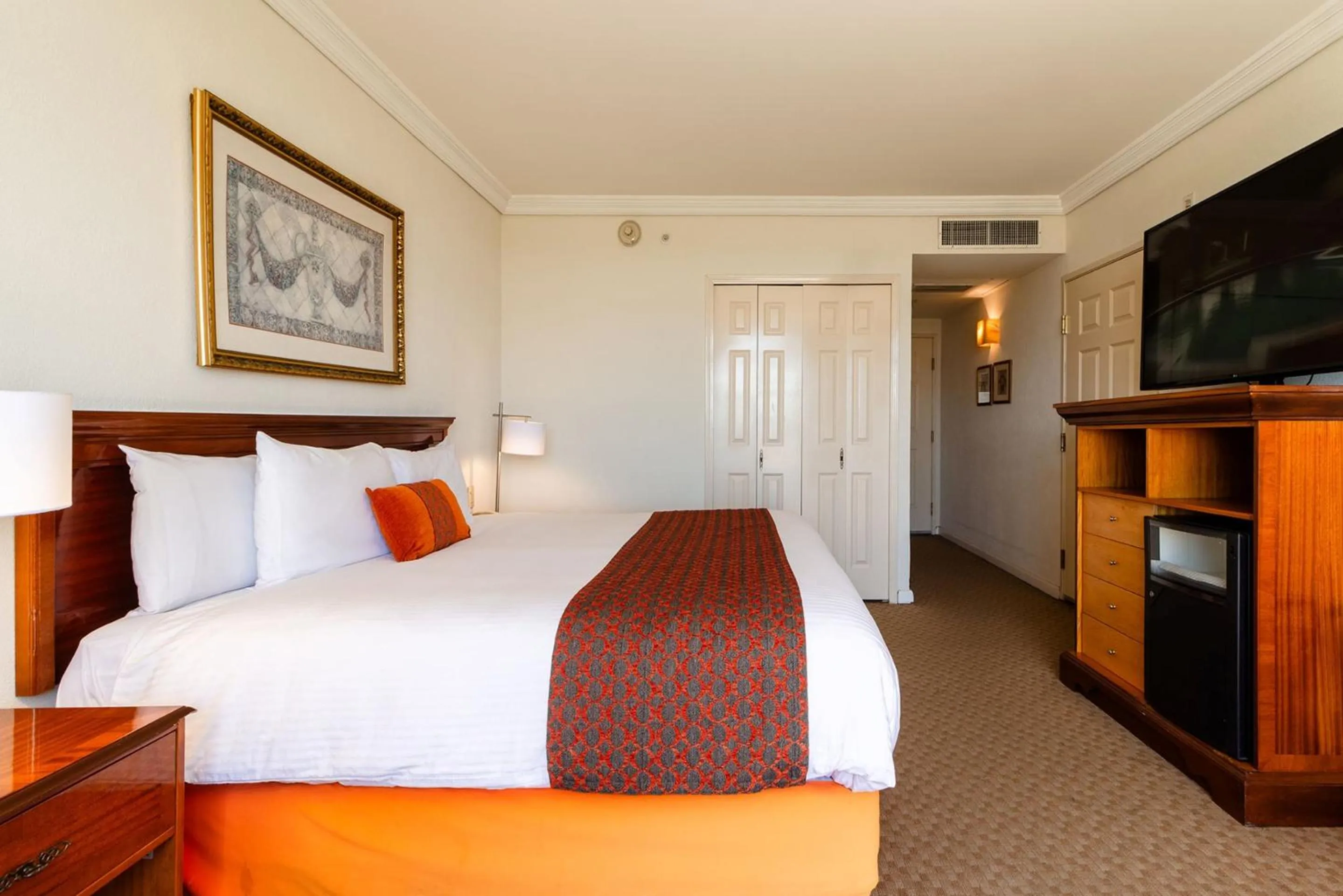 Photo of the whole room, Bed in Camino Real Puebla Angelopolis