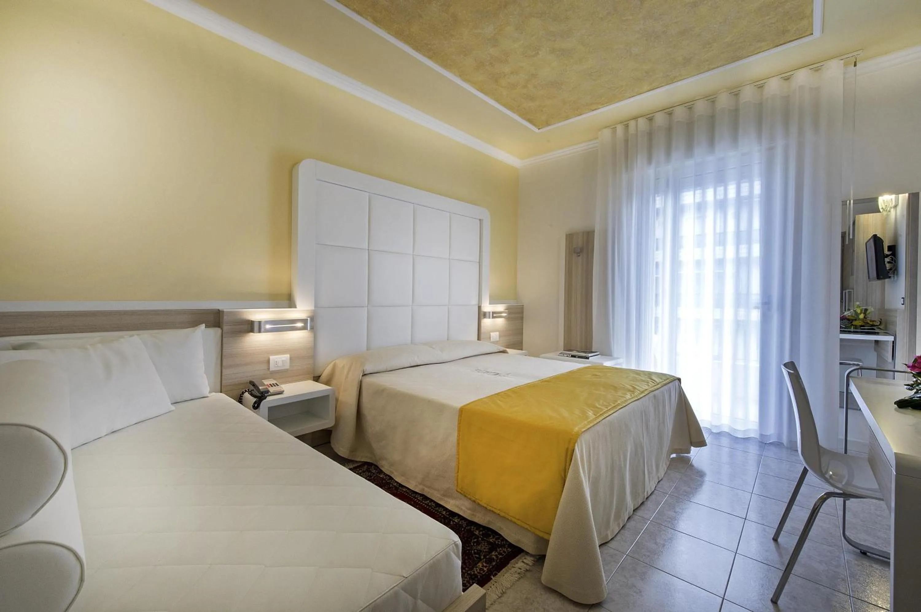 Photo of the whole room, Bed in Hotel Hollywood***S