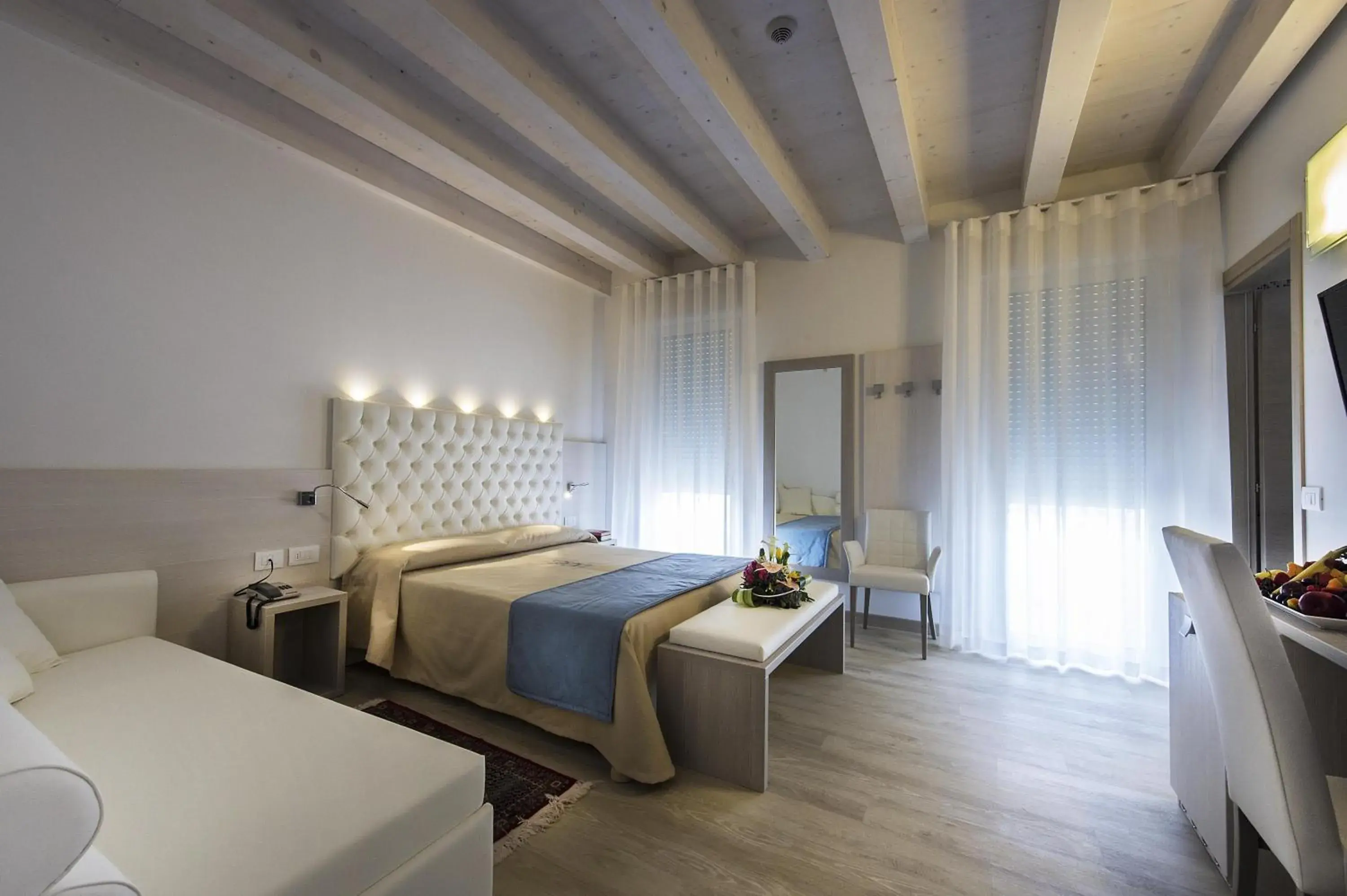 Junior Suite (2 Adults) in Hotel Hollywood***S Junior Suite (2 Adults) in Hotel Hollywood***S