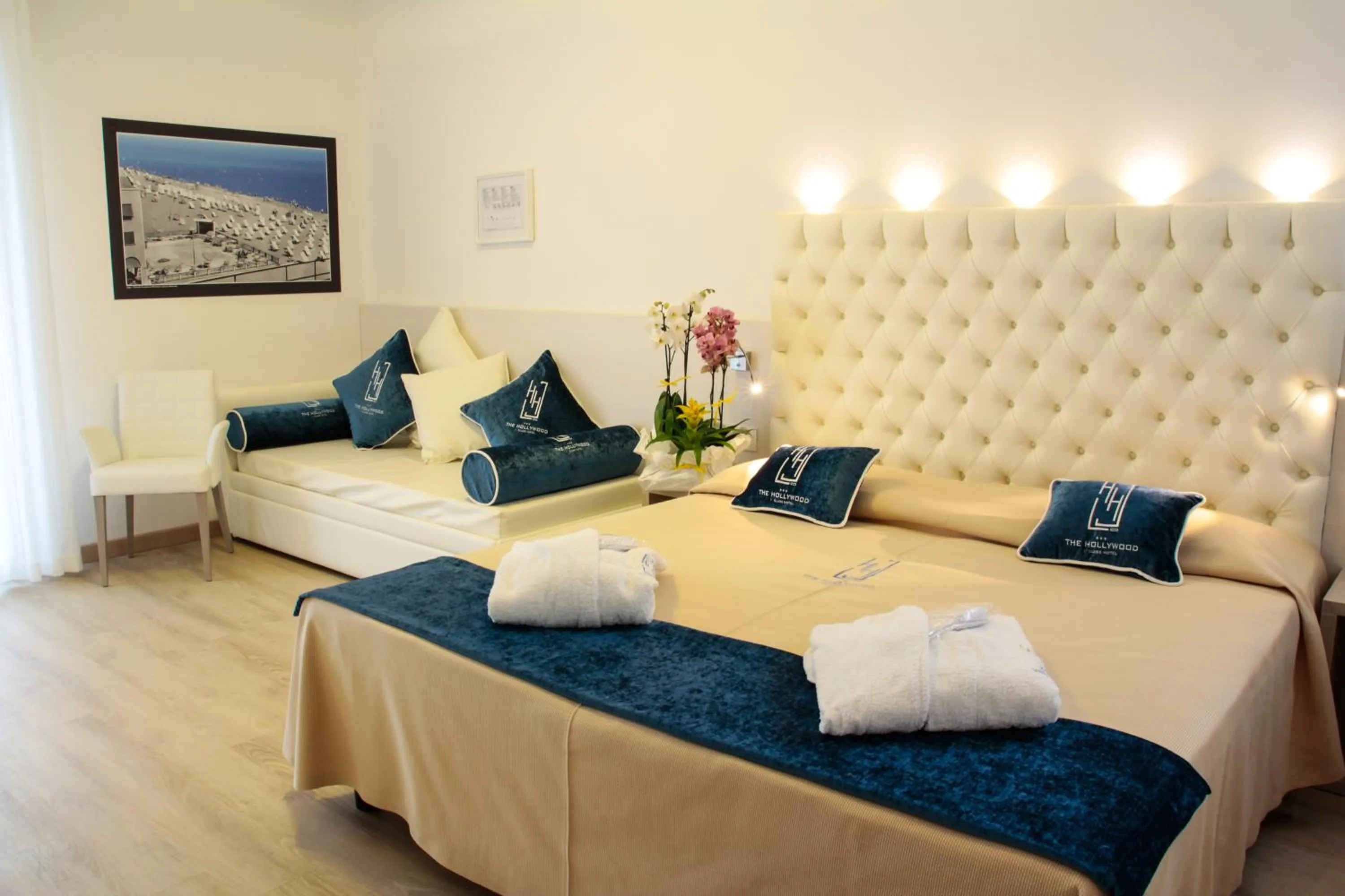 Bed in Hotel Hollywood***S