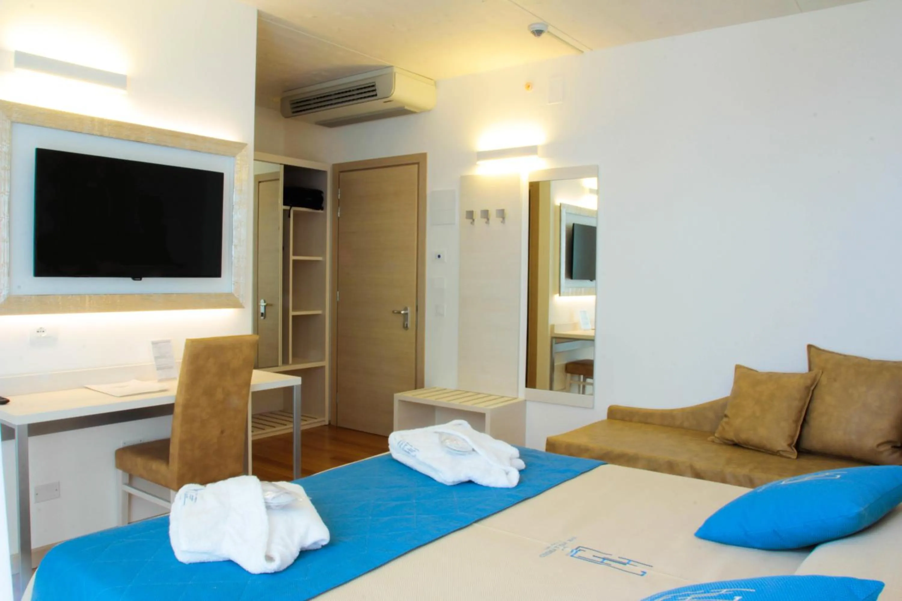 Bed in Hotel Hollywood***S