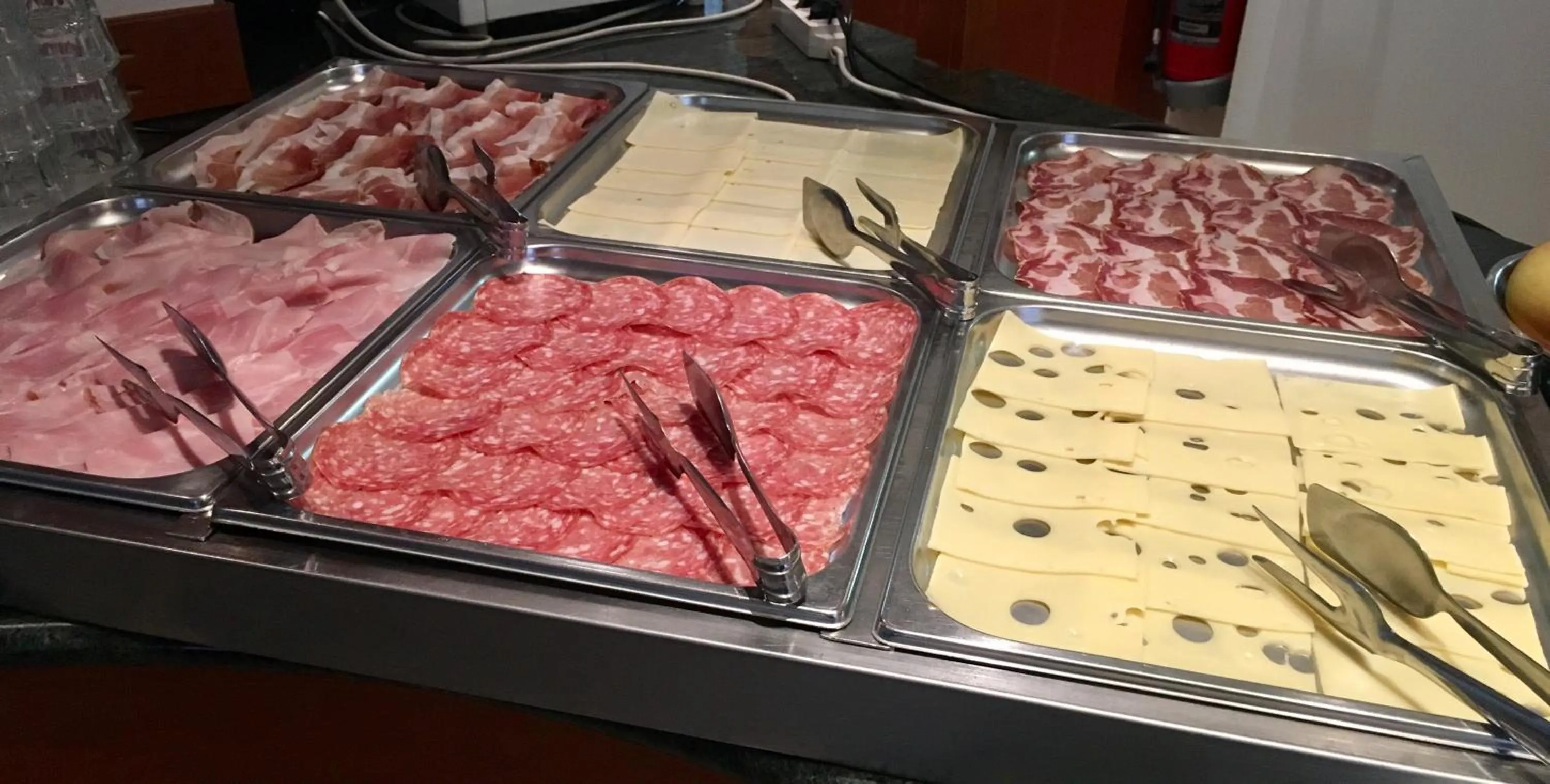 Breakfast in Hotel Hollywood***S