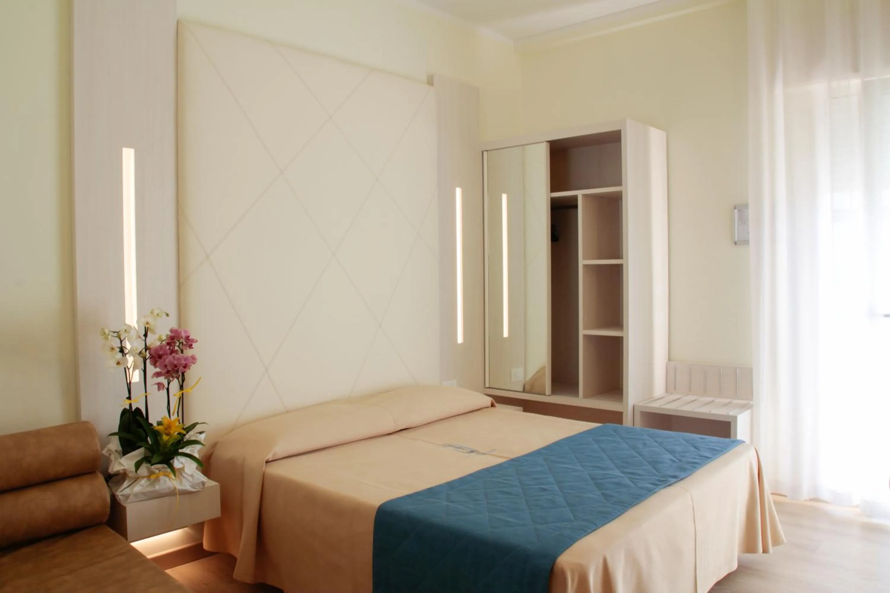 Bed in Hotel Hollywood***S