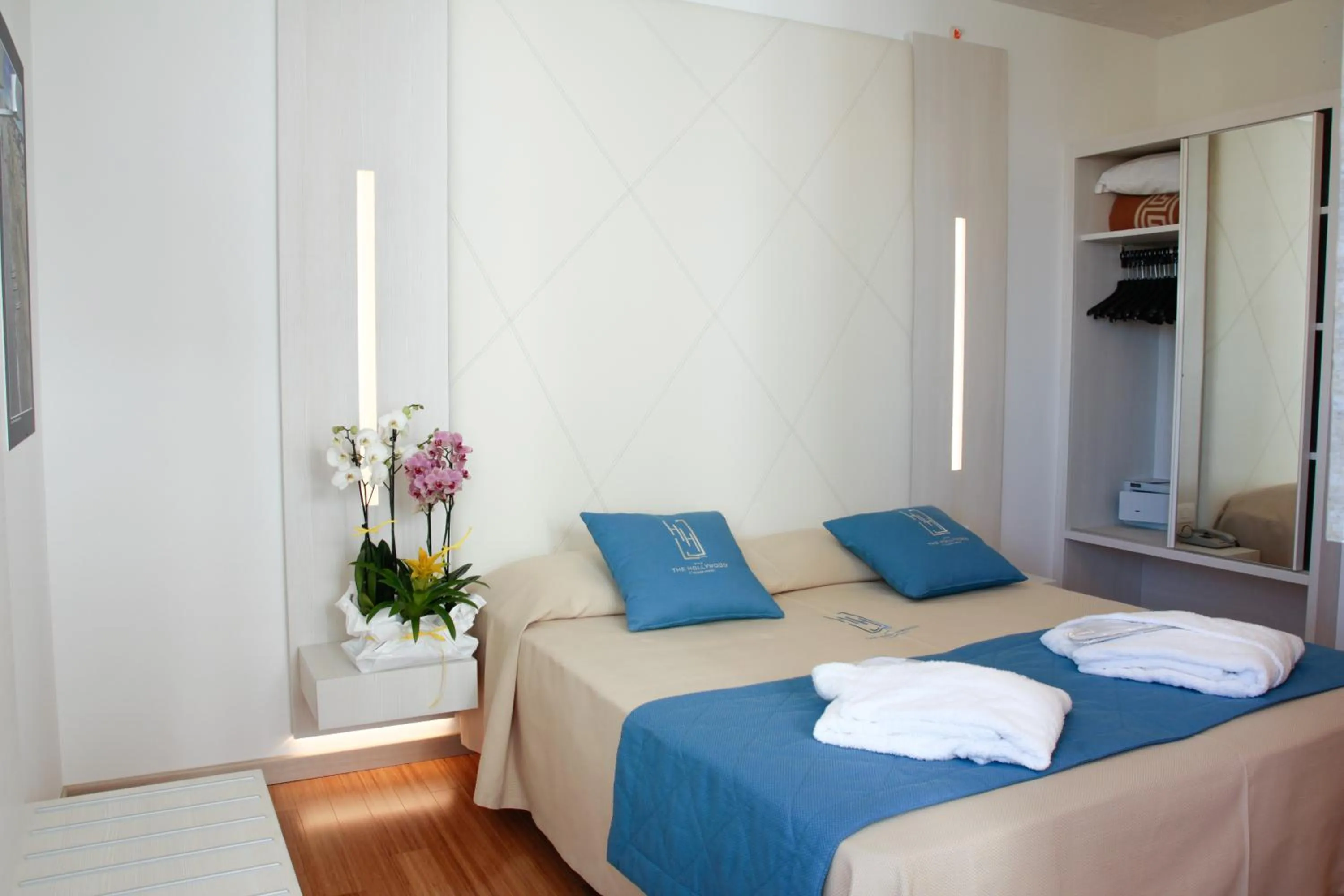 Bed in Hotel Hollywood***S