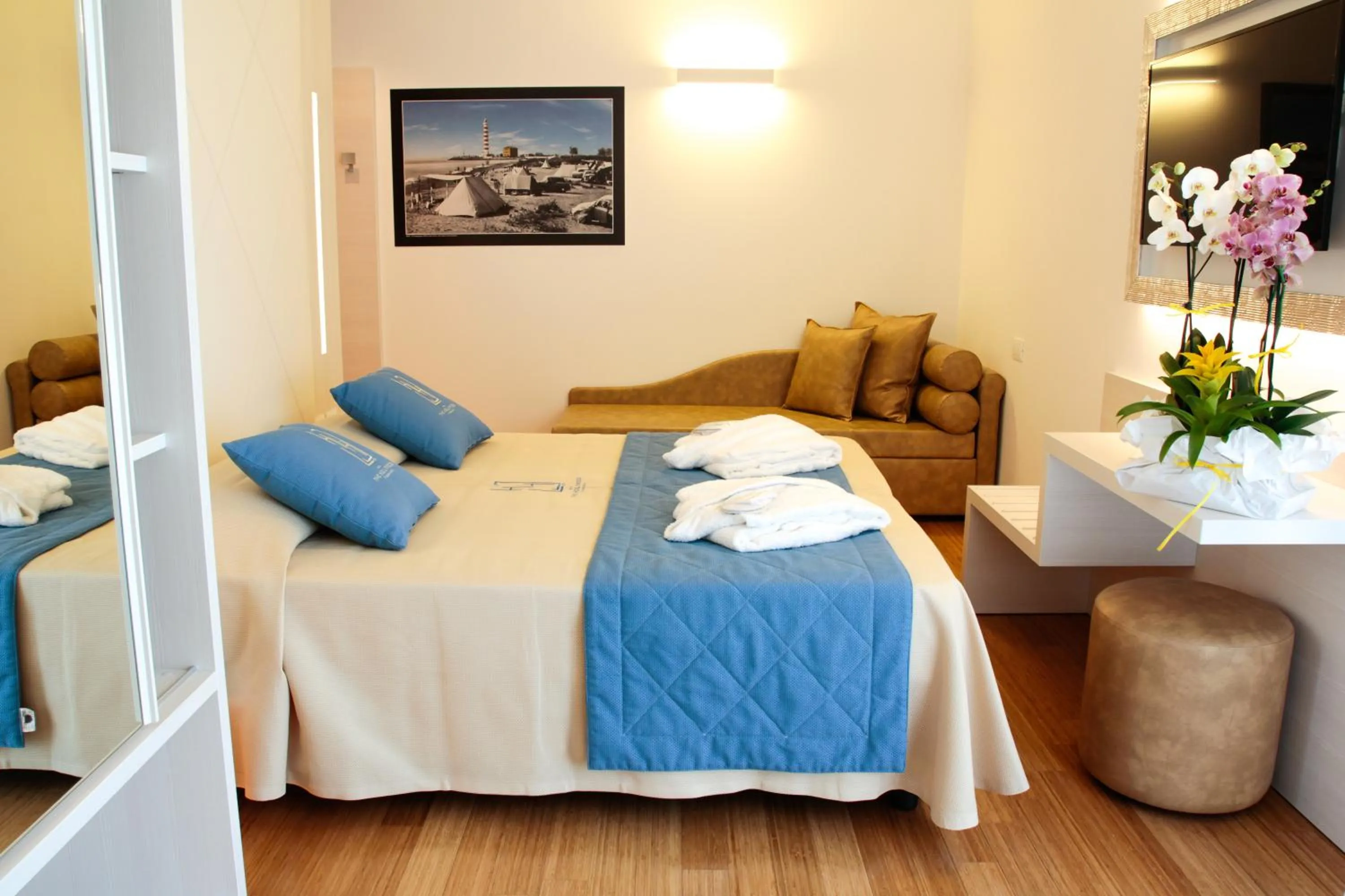 Bed in Hotel Hollywood***S