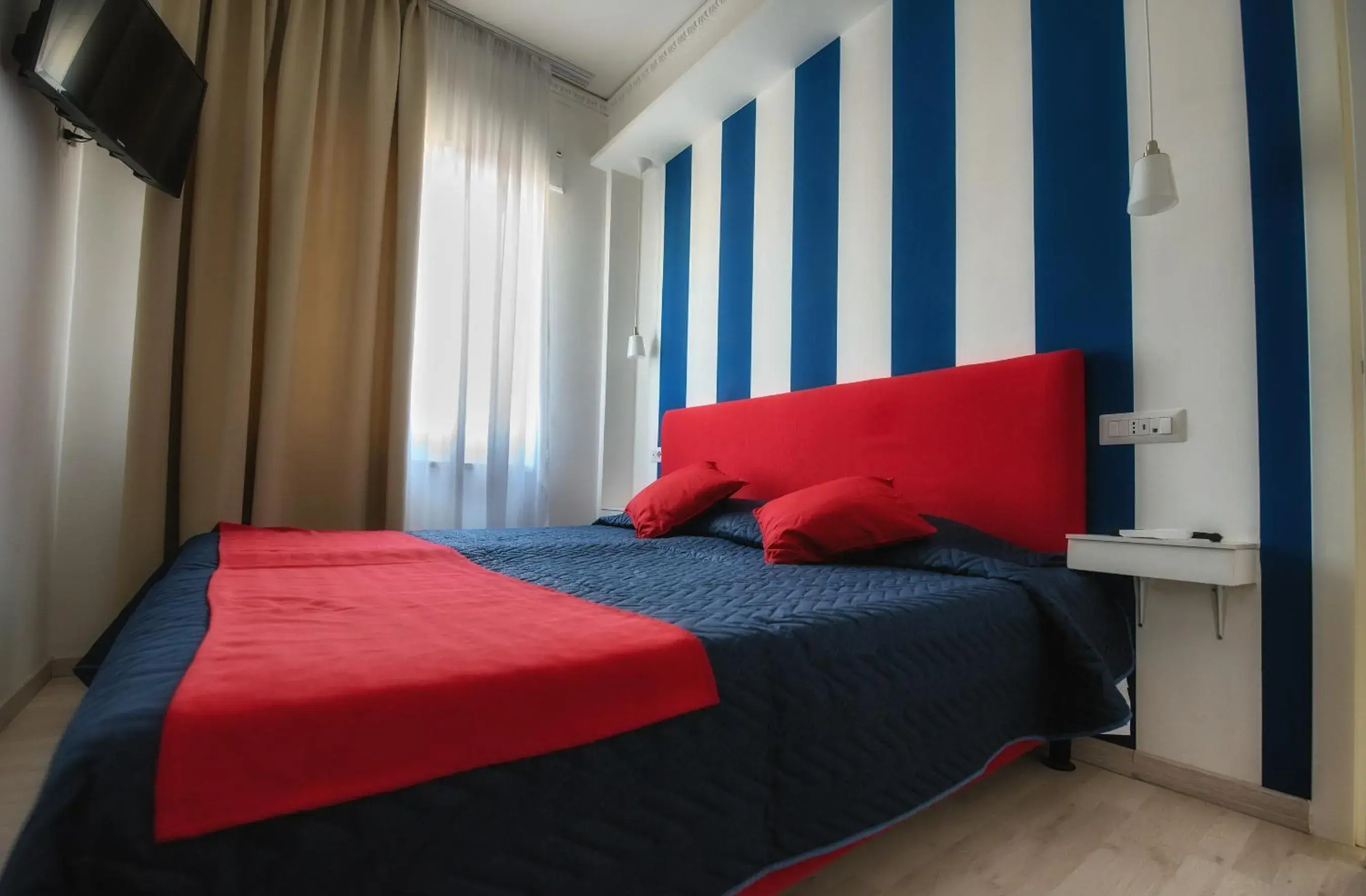 Standard Double Room - single occupancy in Sunset rooms Standard Double Room - single occupancy in Sunset rooms