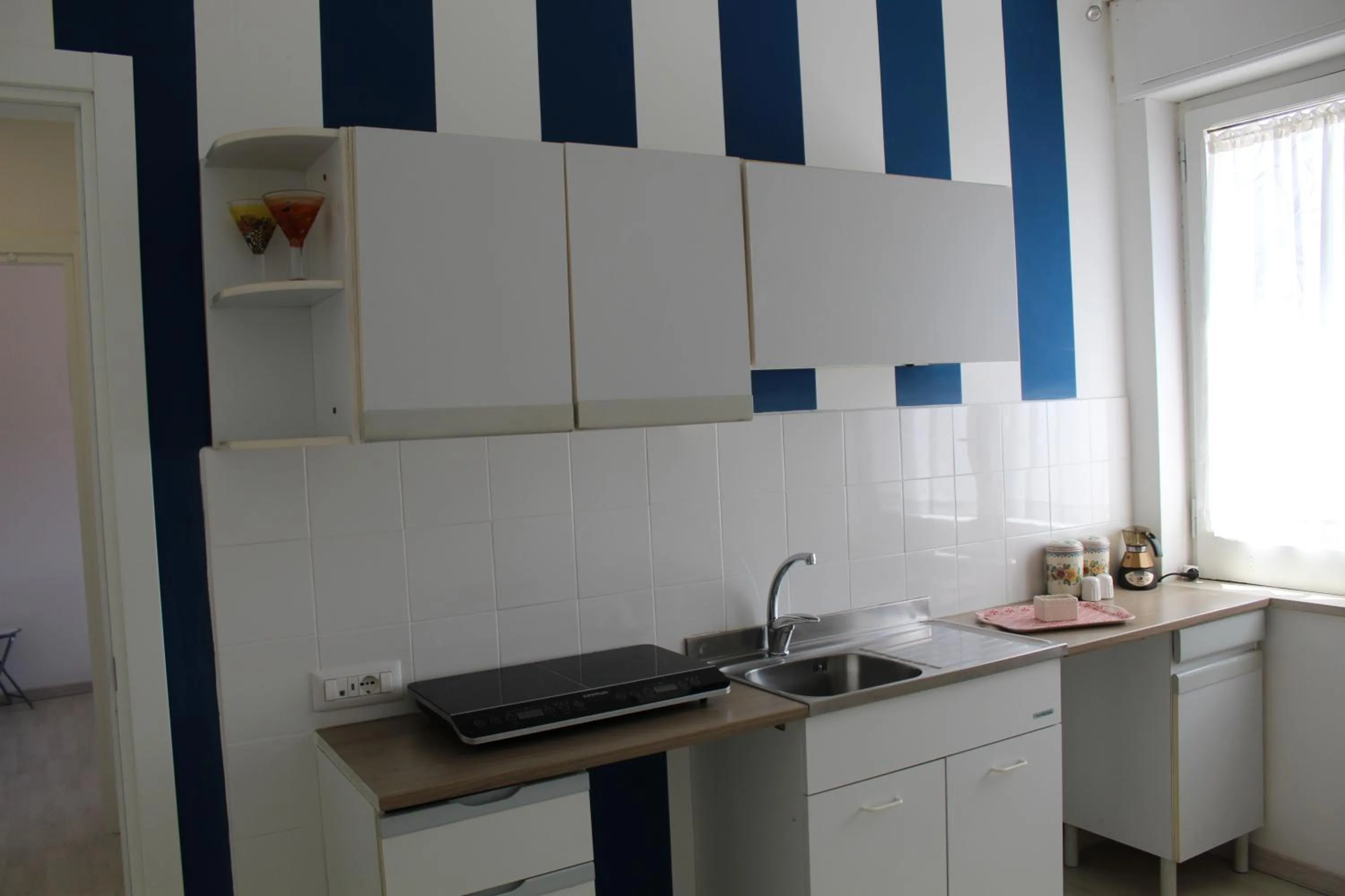 Kitchen or kitchenette in Sunset rooms