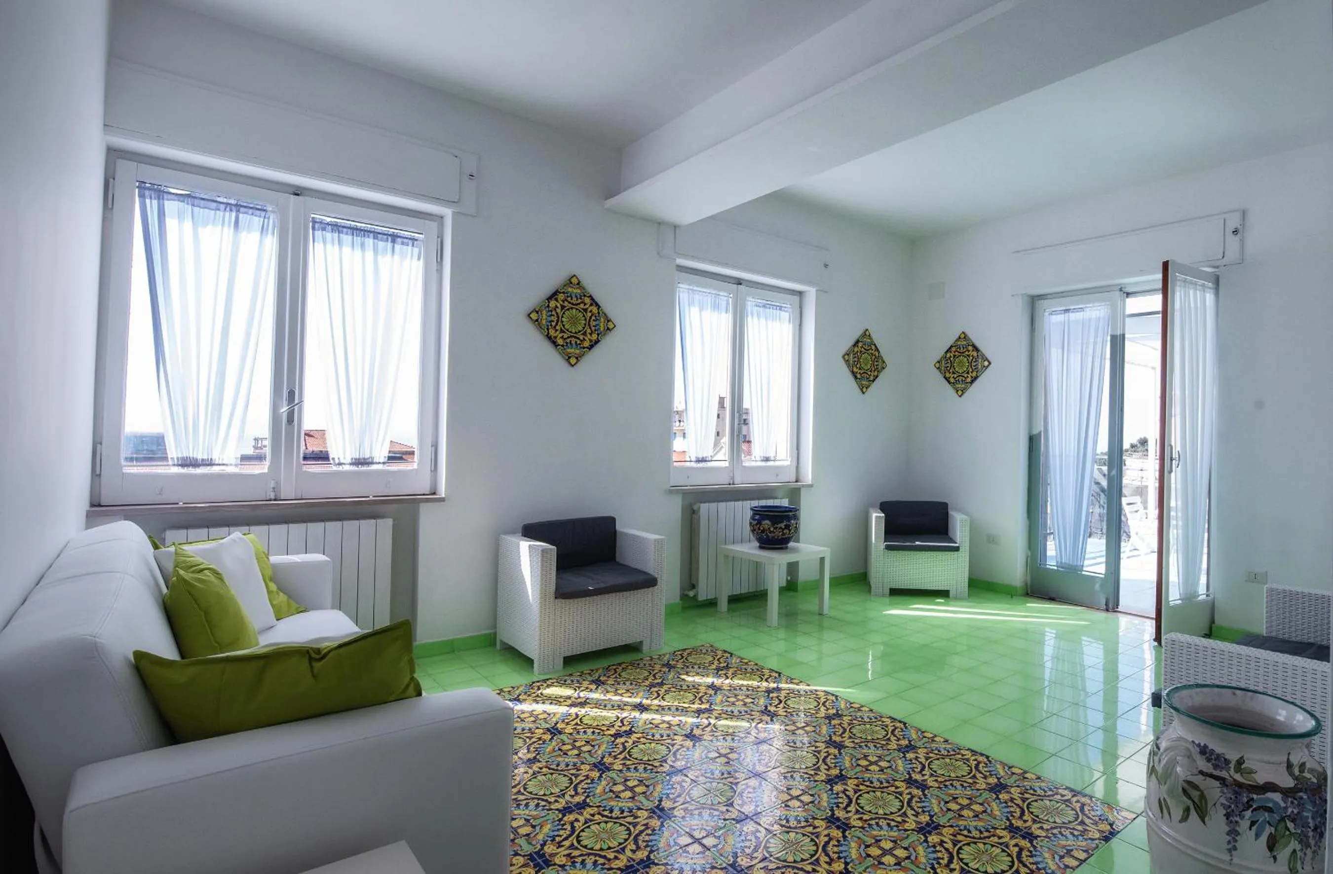 Communal lounge/ TV room in Sunset rooms